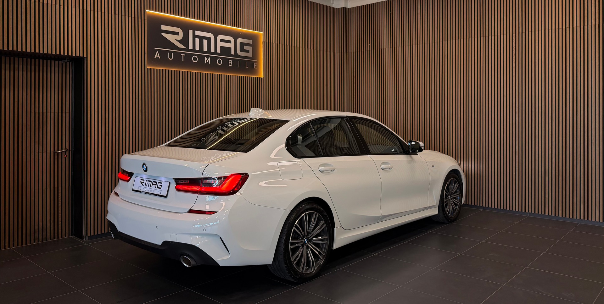 BMW 318i Steptronic M Sport | Unfallfrei | CarVertical | 8-fach bereift mit Felgen-image-13