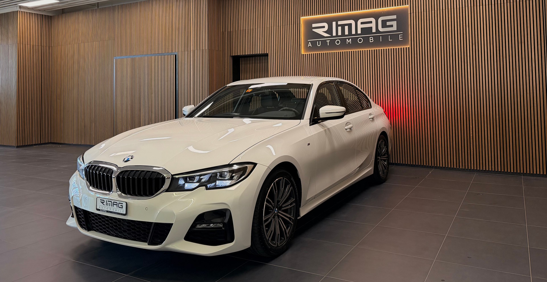 BMW 318i Steptronic M Sport | Unfallfrei | CarVertical | 8-fach bereift mit Felgen-showroom-element-2