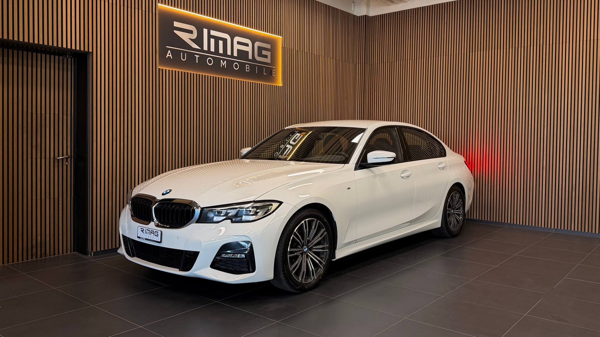 BMW 318i Steptronic M Sport | Unfallfrei | CarVertical | 8-fach bereift mit Felgen-image-6