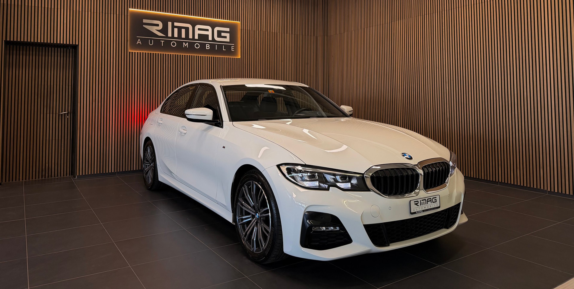 BMW 318i Steptronic M Sport | Unfallfrei | CarVertical | 8-fach bereift mit Felgen-showroom-element-3