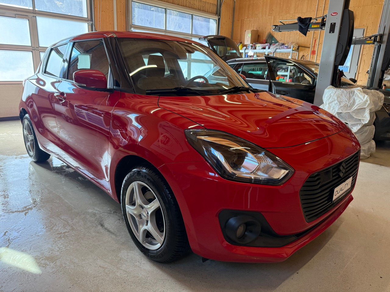 SUZUKI Swift 1.0 12V Compact Top Automatic-showroom-element-2