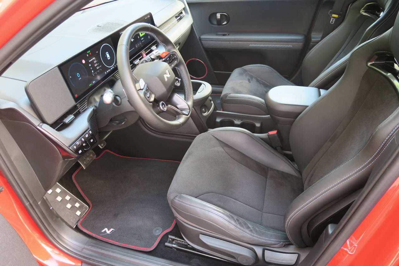 HYUNDAI Ioniq 5 N Electric 4WD-showroom-element-3