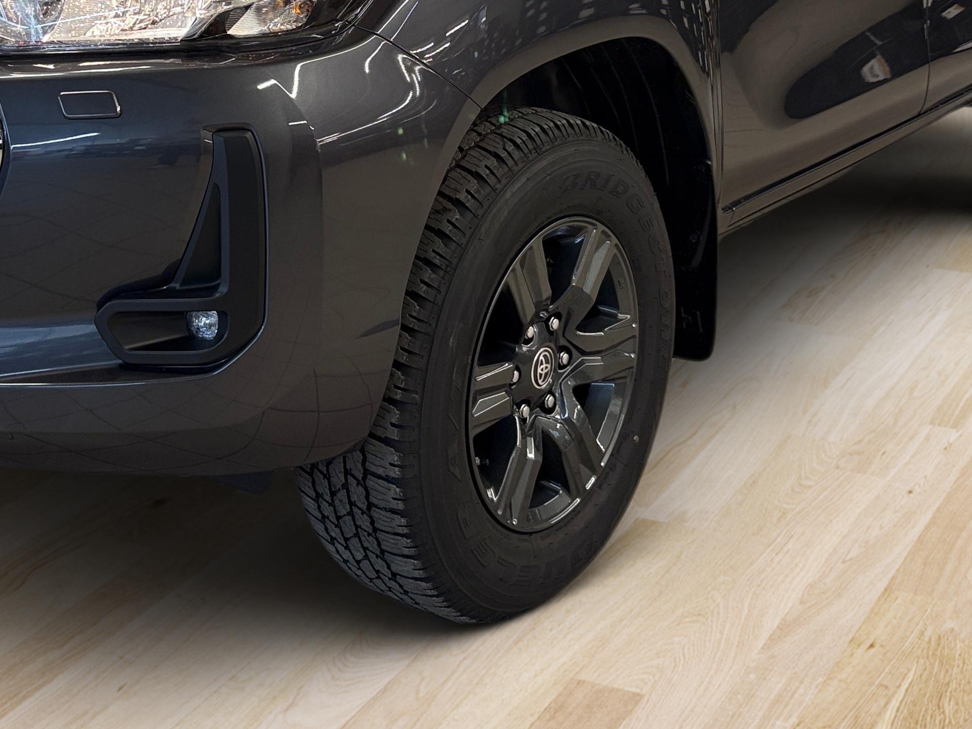 TOYOTA Hilux Double Cab.-Pick-up 2.8 D-4D MHEV 204 Style-image-9