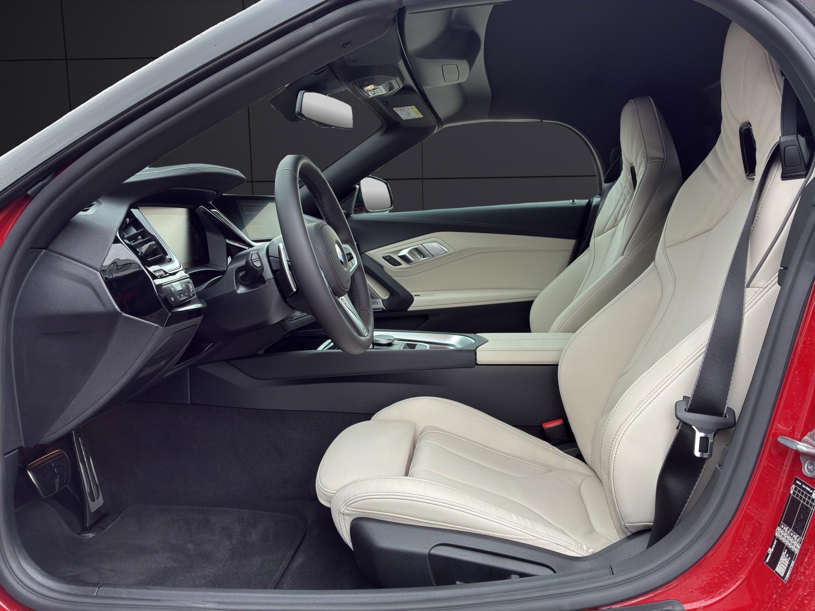 BMW Z4 M40i-showroom-element-2