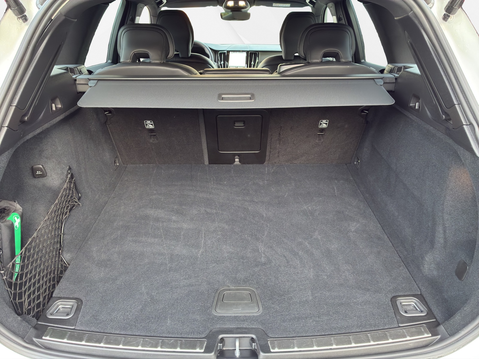 VOLVO XC60 2.0 B5 MH Plus Dark AWD-image-14