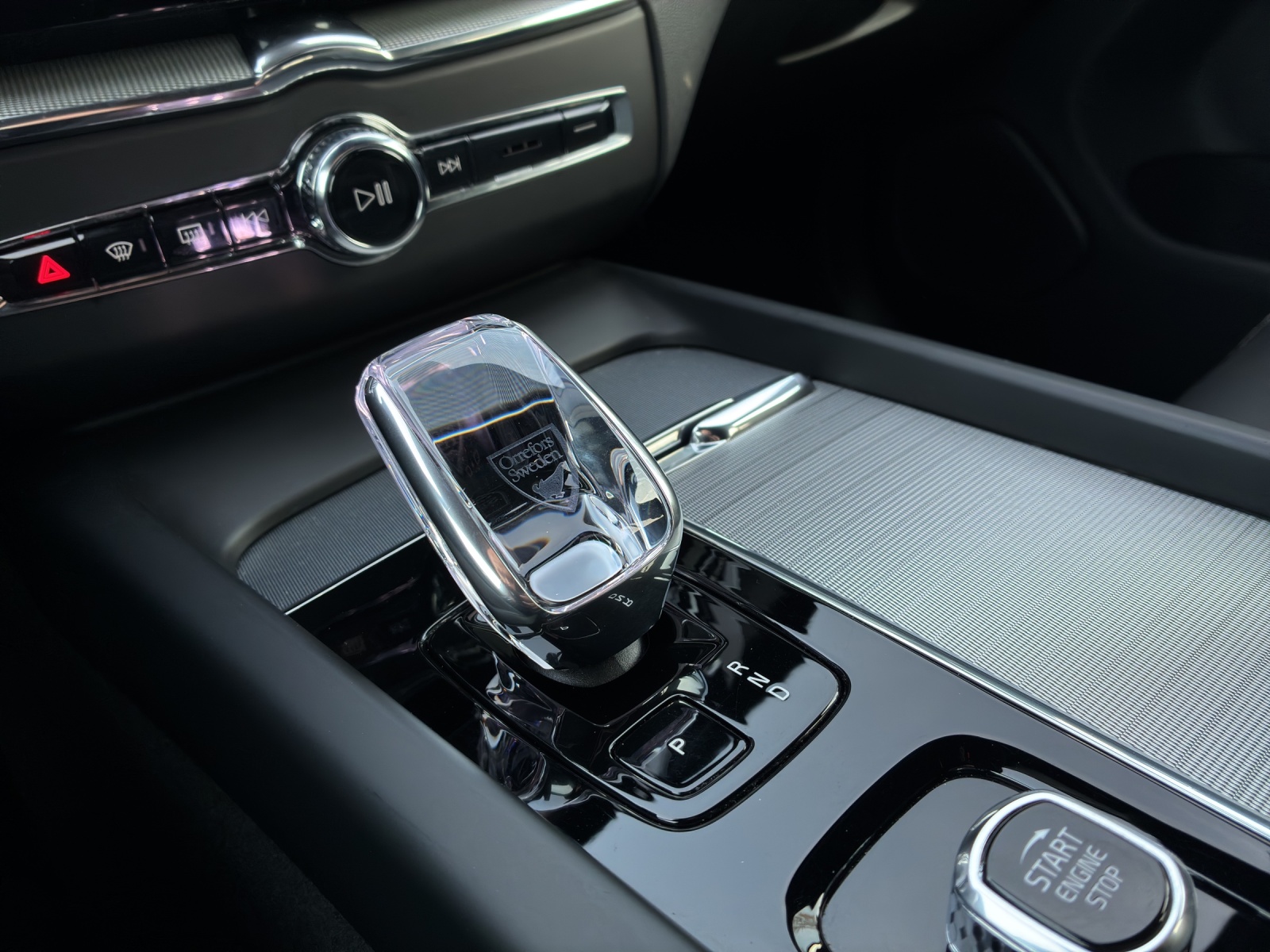 VOLVO XC60 2.0 B5 MH Plus Dark AWD-image-18