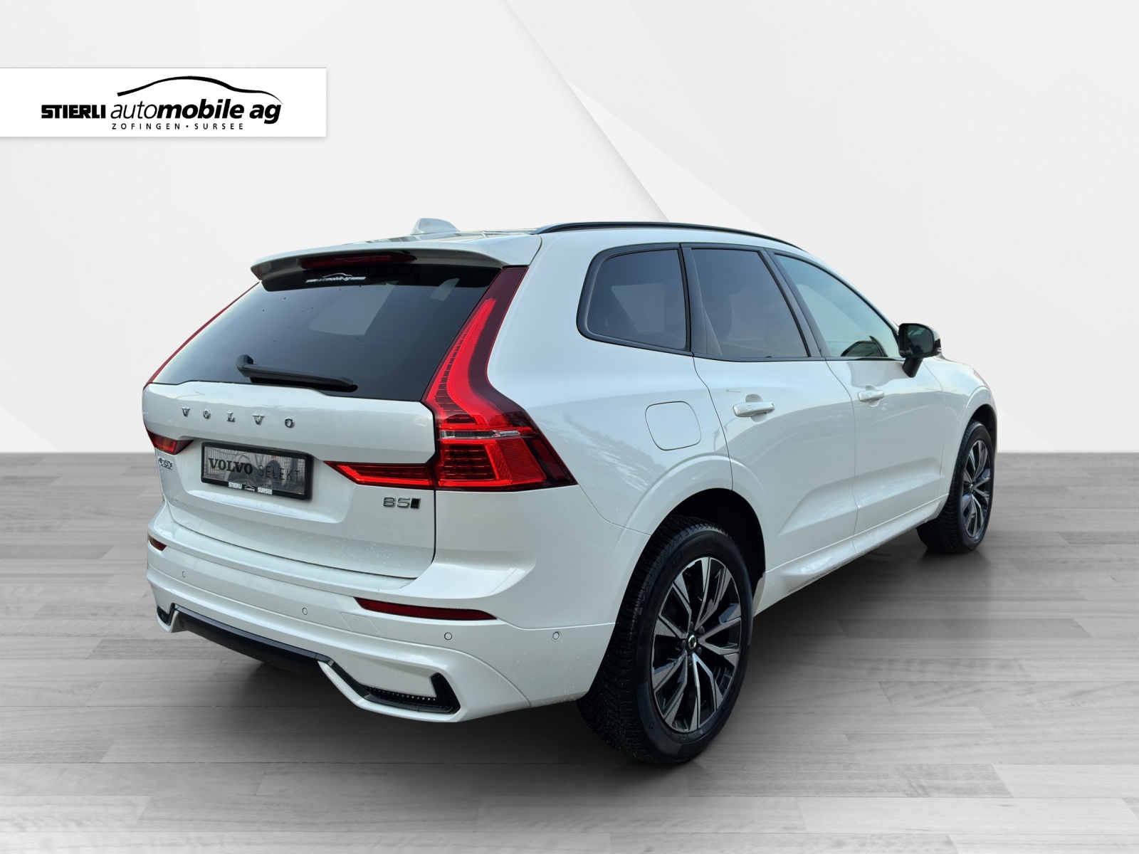 VOLVO XC60 2.0 B5 MH Plus Dark AWD-image-4