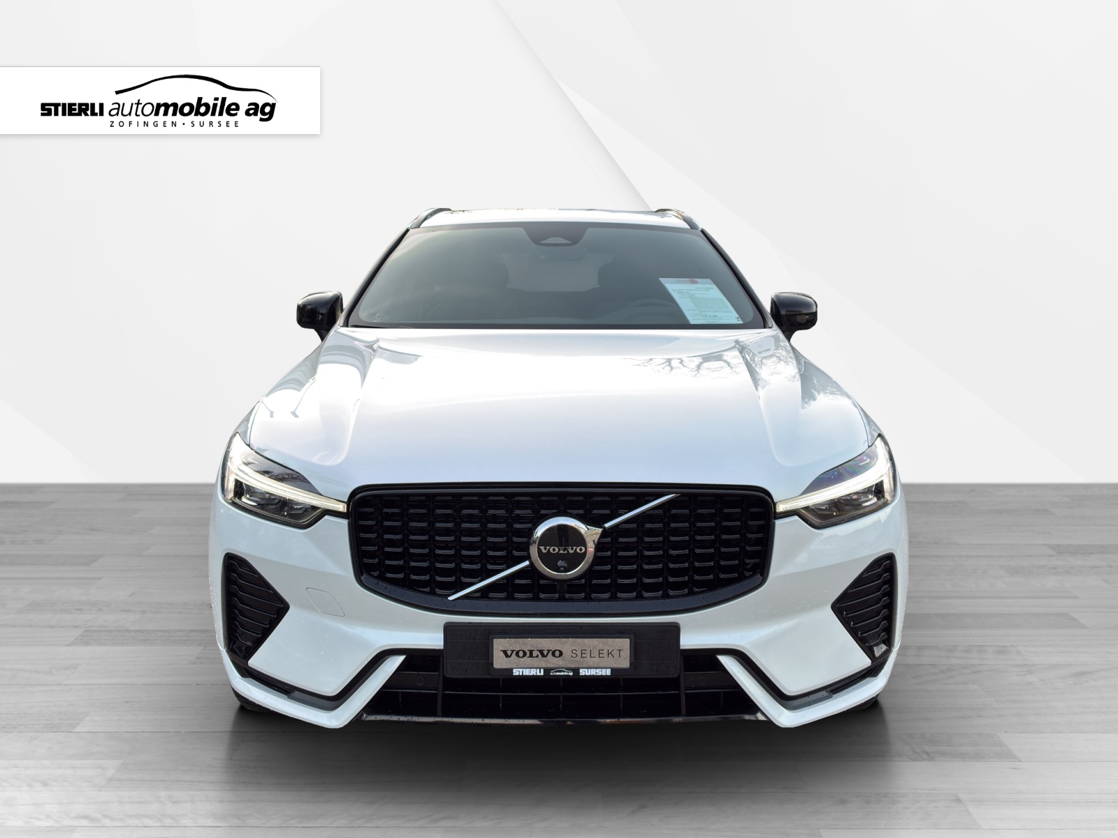 VOLVO XC60 2.0 B5 MH Plus Dark AWD-showroom-element-1