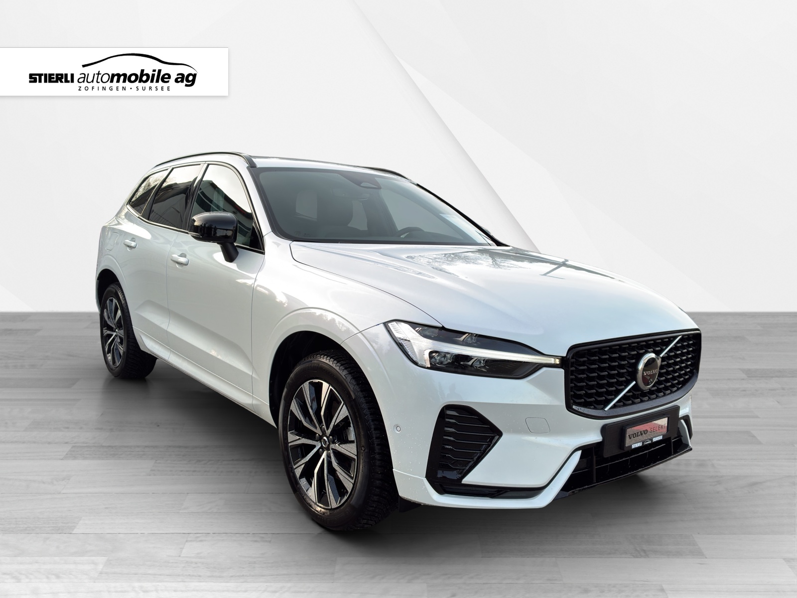 VOLVO XC60 2.0 B5 MH Plus Dark AWD-showroom-element-2