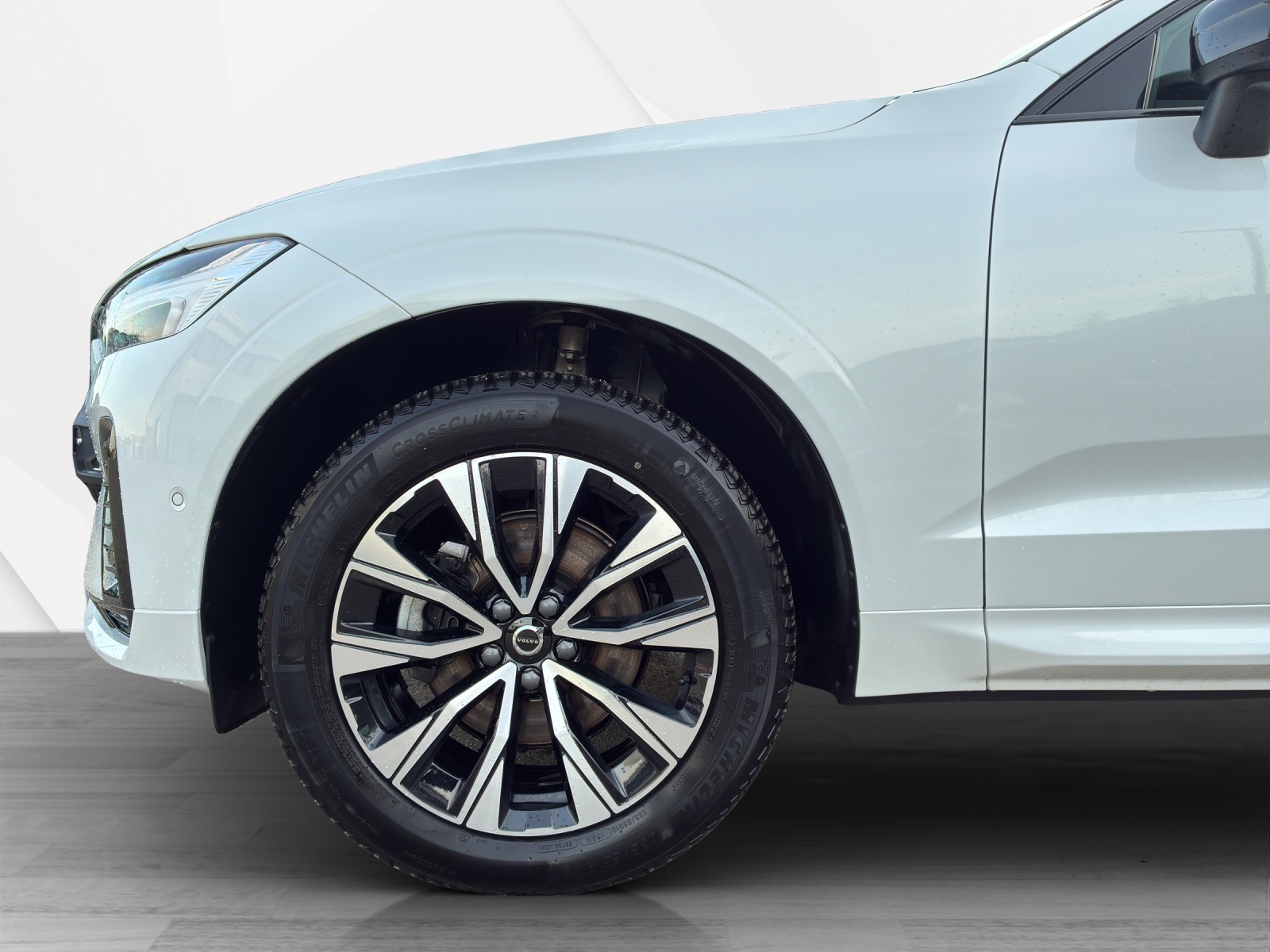 VOLVO XC60 2.0 B5 MH Plus Dark AWD-image-8