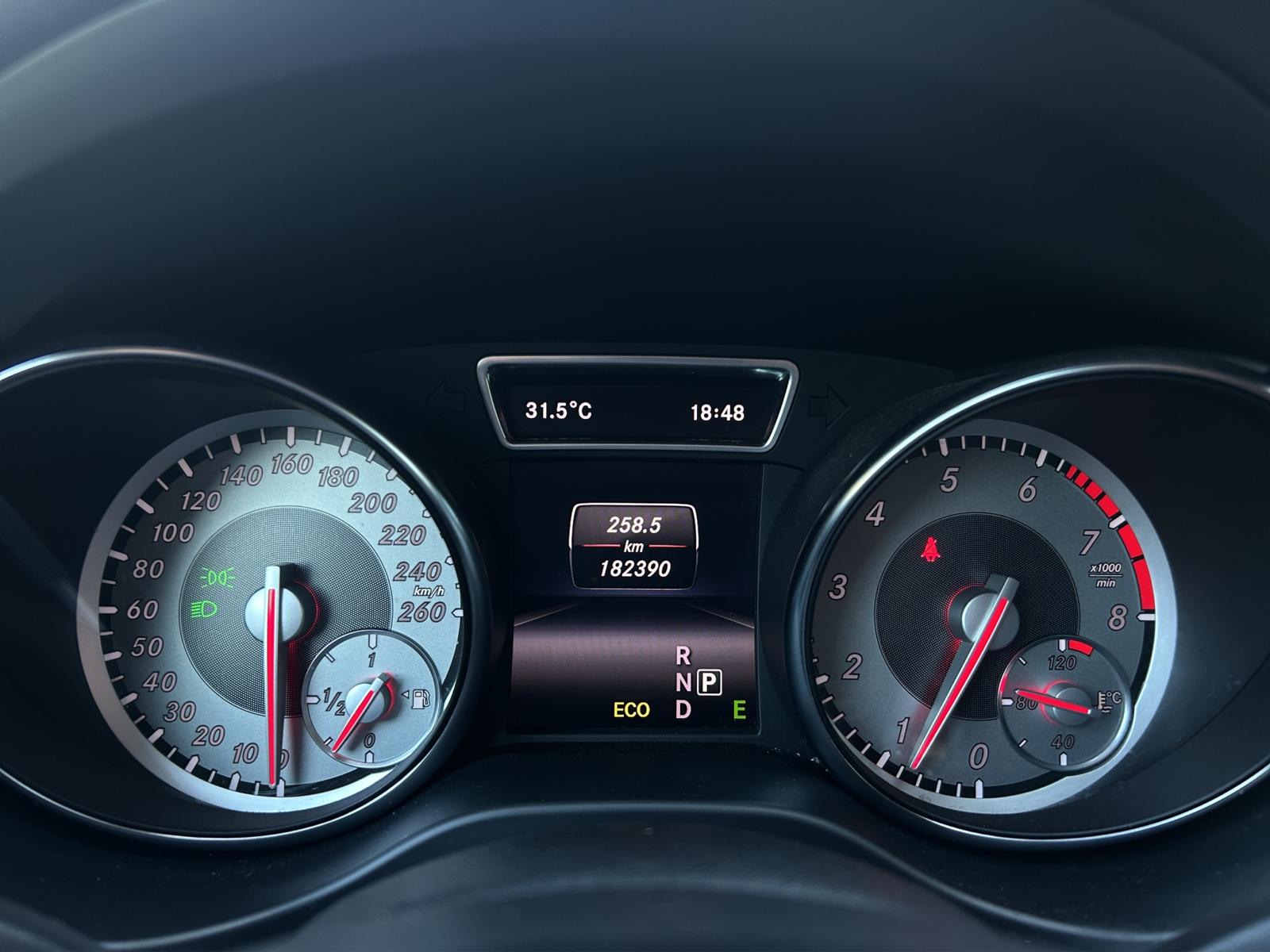 MERCEDES-BENZ CLA 200 AMG Line-image-16