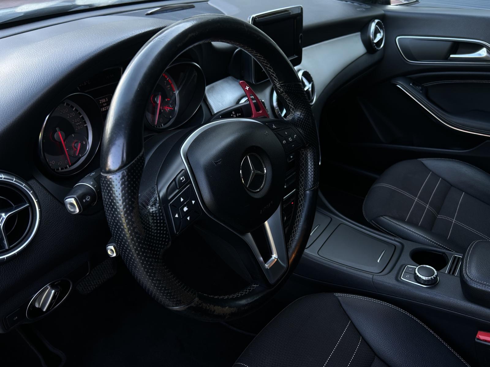 MERCEDES-BENZ CLA 200 AMG Line-image-15