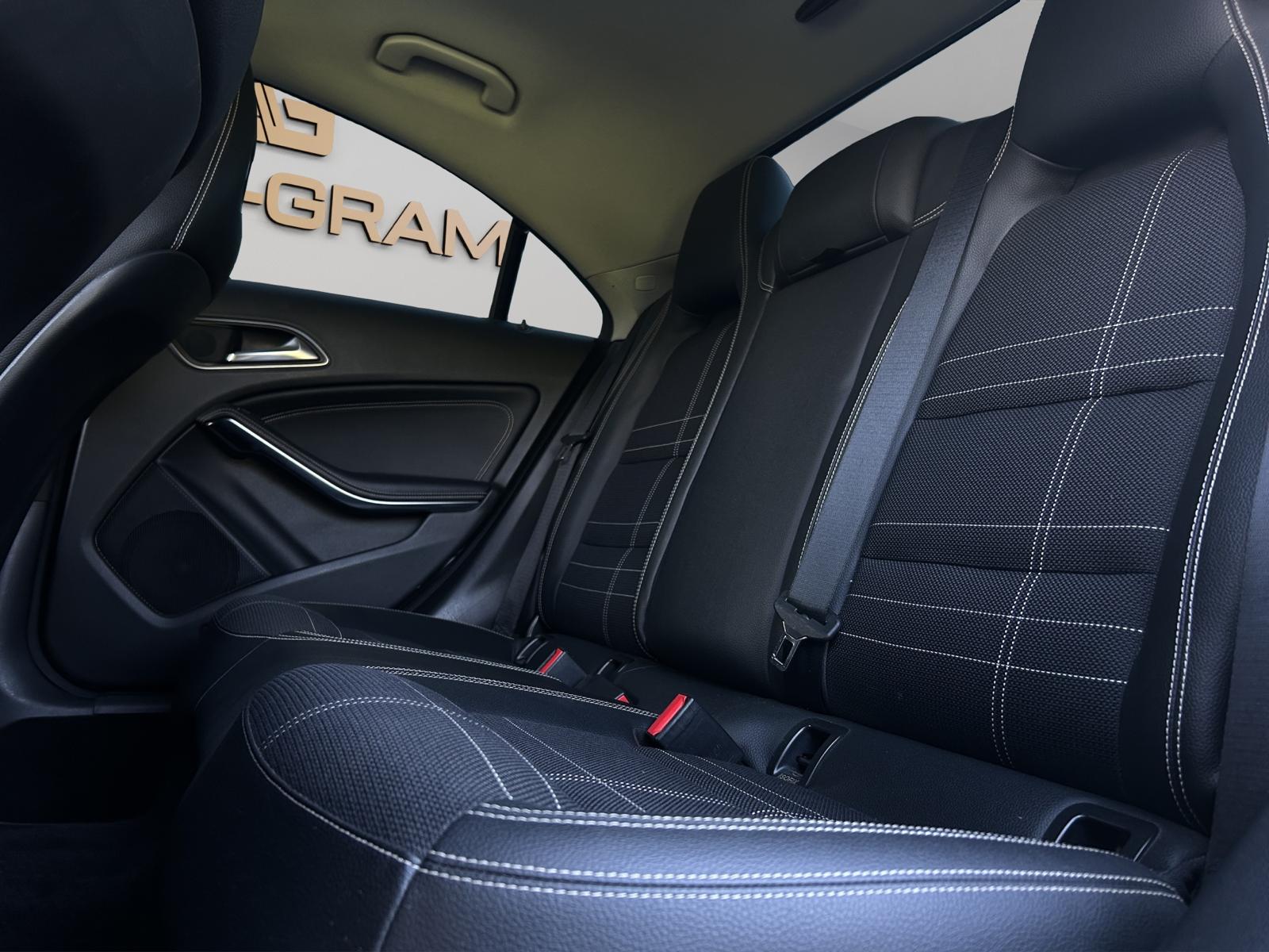 MERCEDES-BENZ CLA 200 AMG Line-image-22