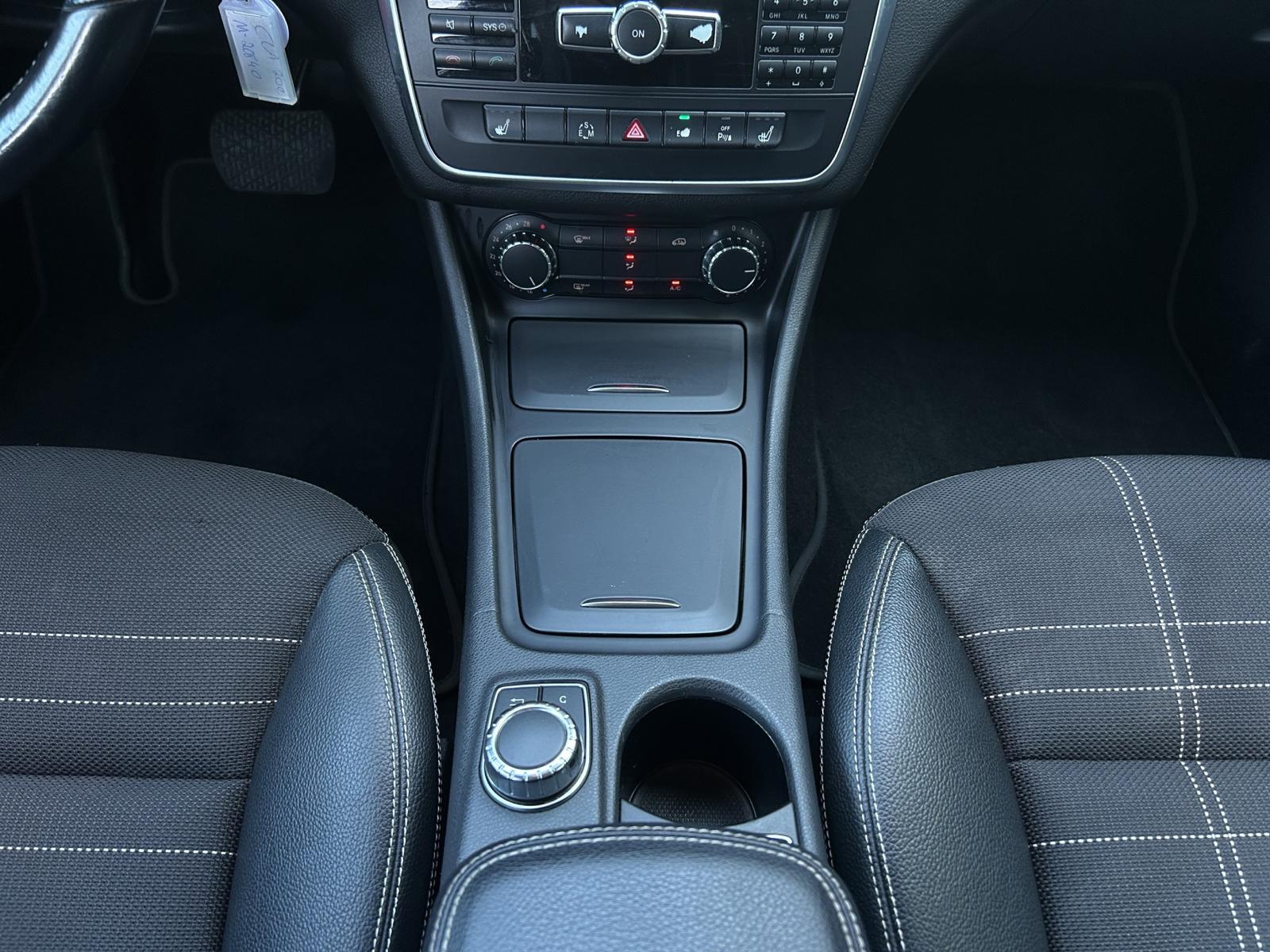 MERCEDES-BENZ CLA 200 AMG Line-image-18