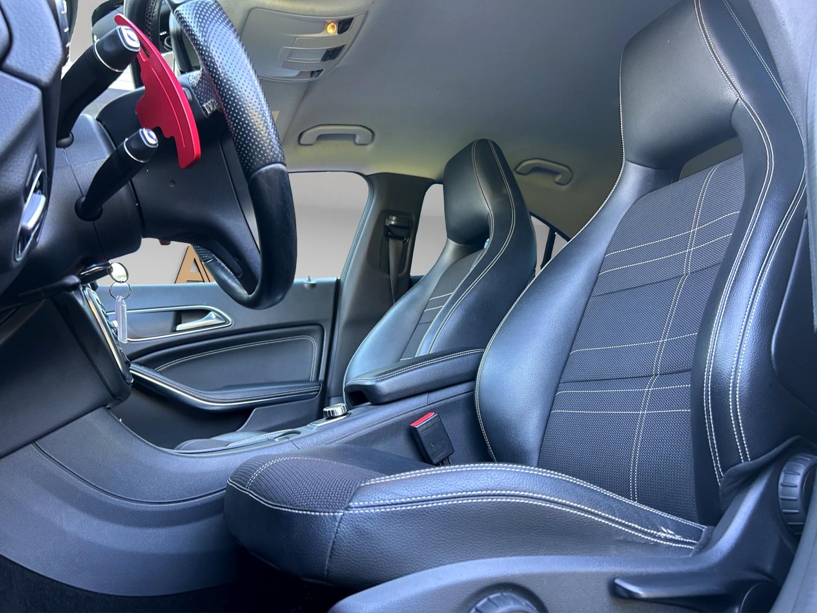 MERCEDES-BENZ CLA 200 AMG Line-image-11