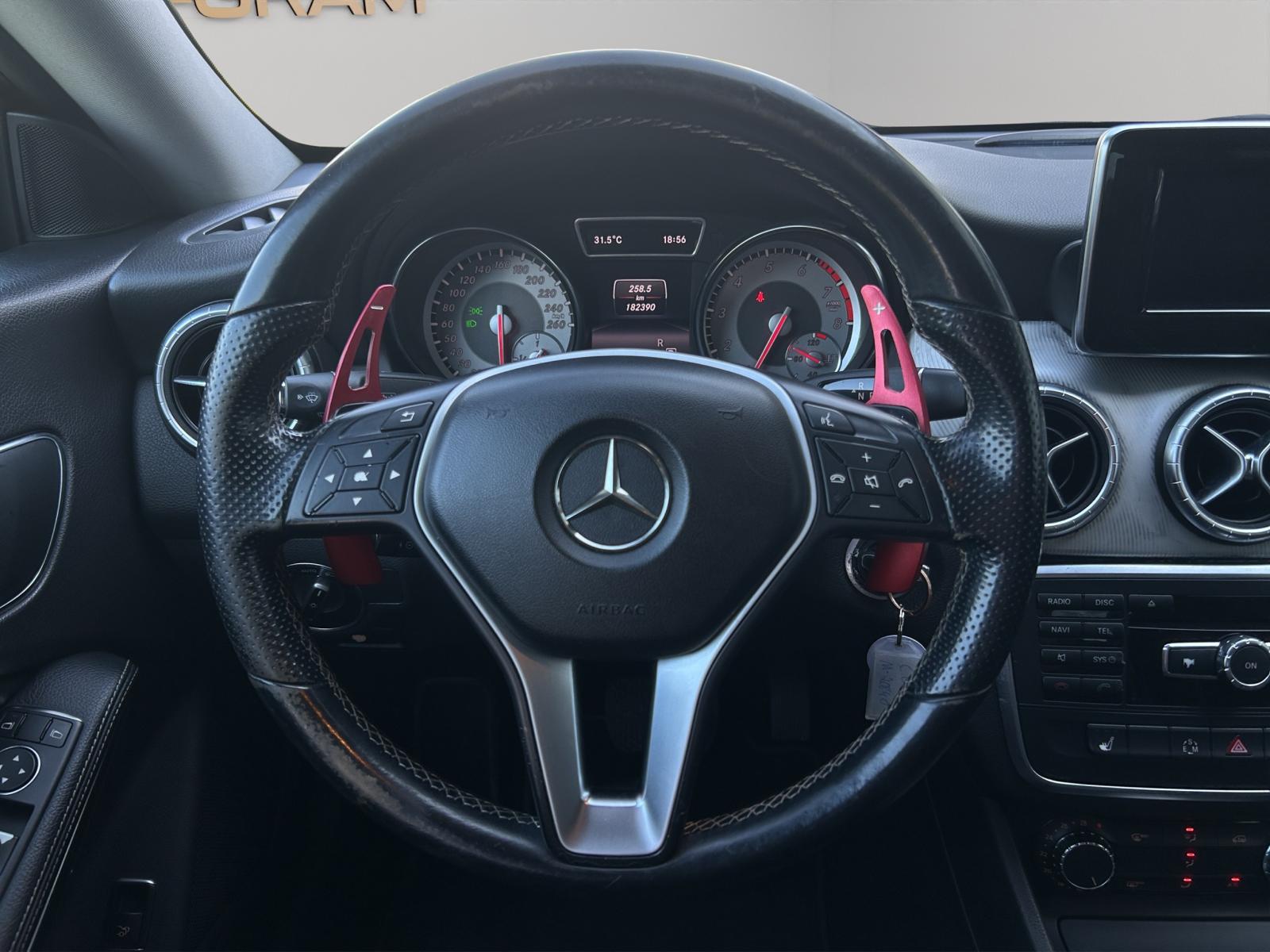 MERCEDES-BENZ CLA 200 AMG Line-image-14