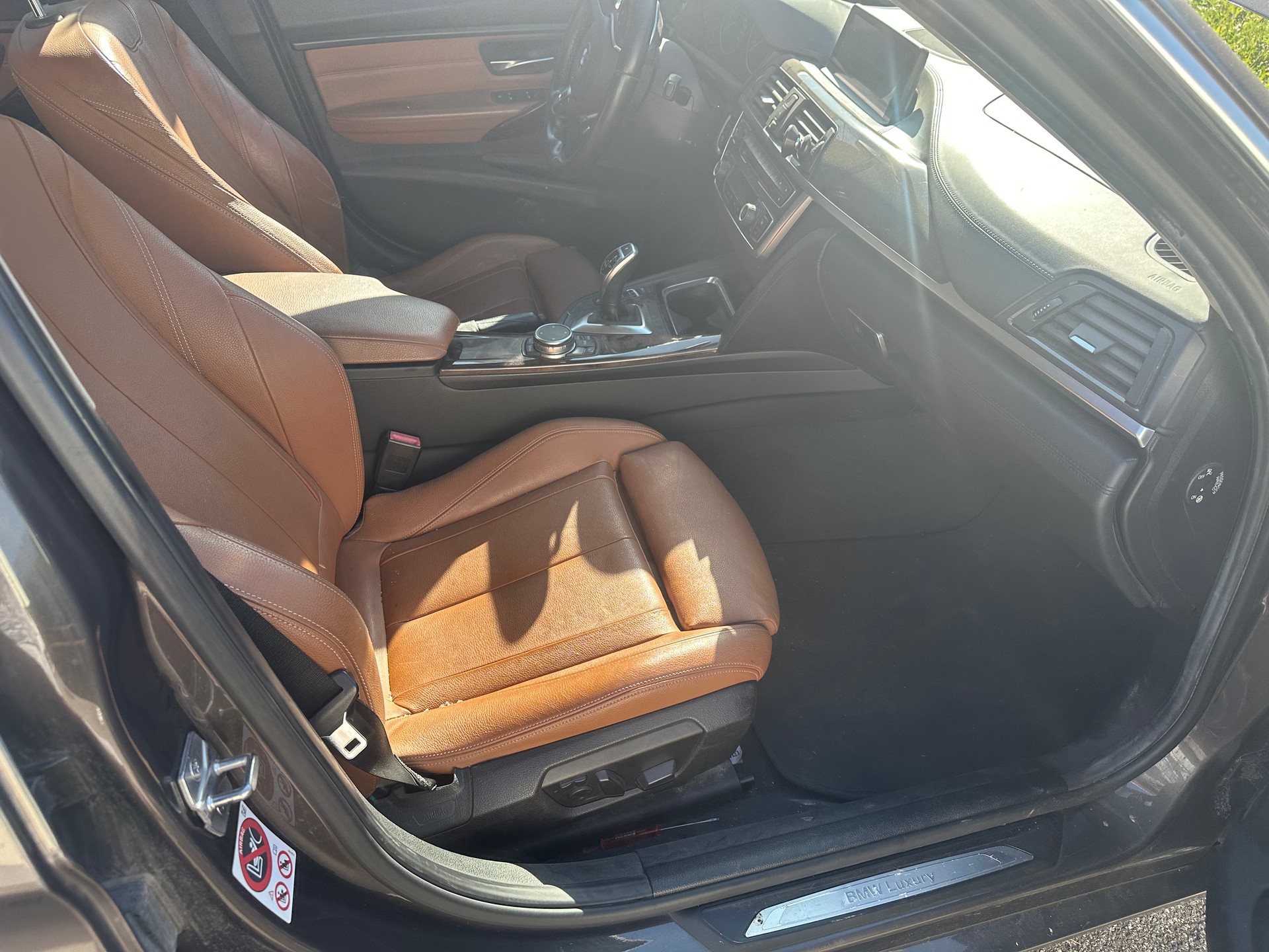 BMW 335d xDrive Touring Modern Line Steptronic-image-9
