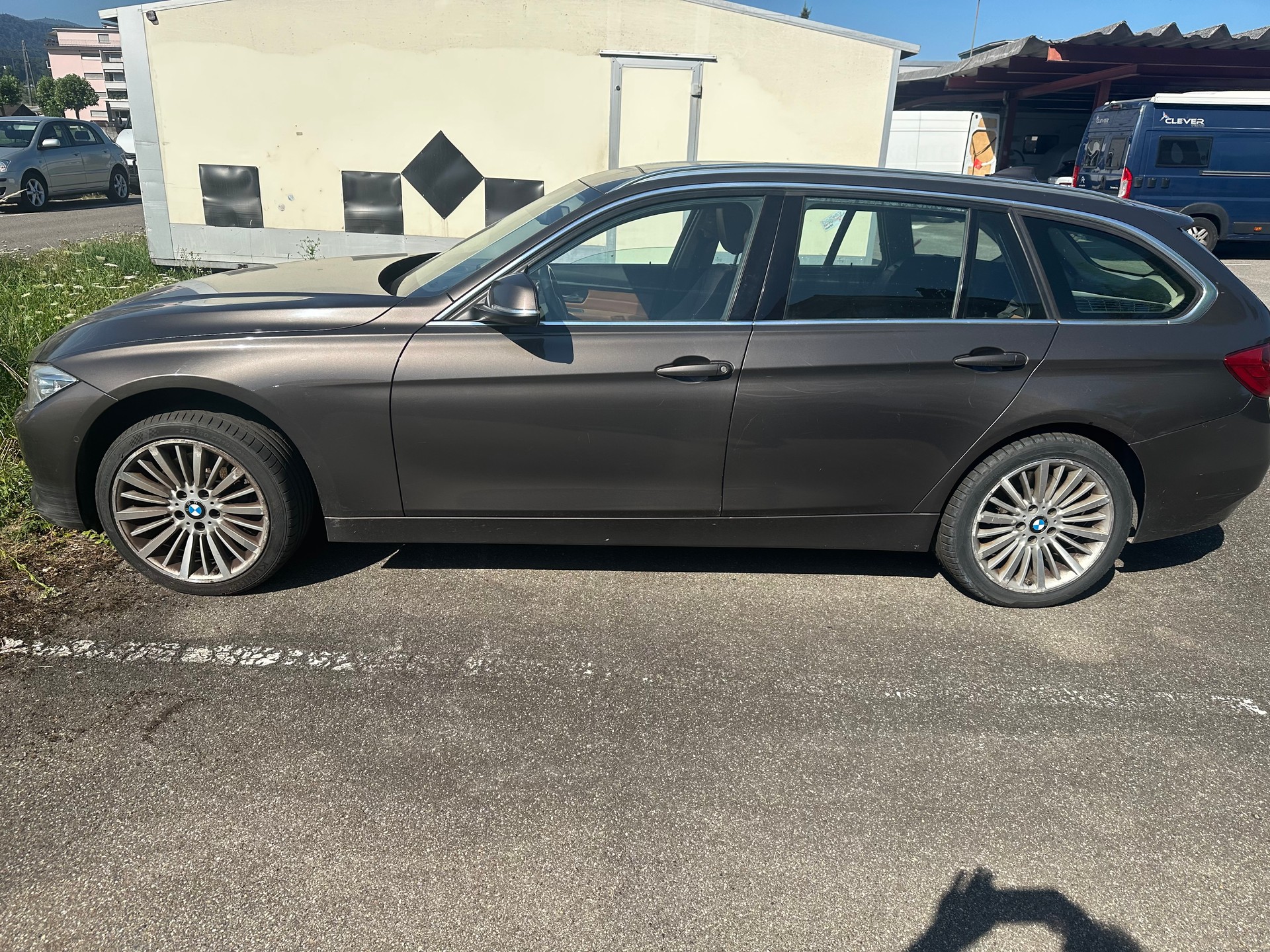 BMW 335d xDrive Touring Modern Line Steptronic-image-5