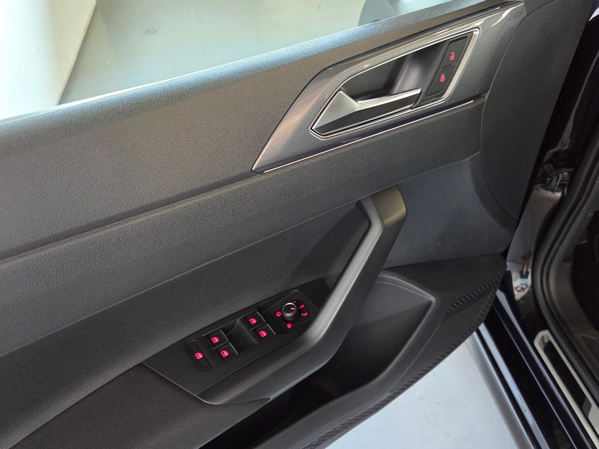 VW Polo 2.0 TSI GTI DSG-image-17