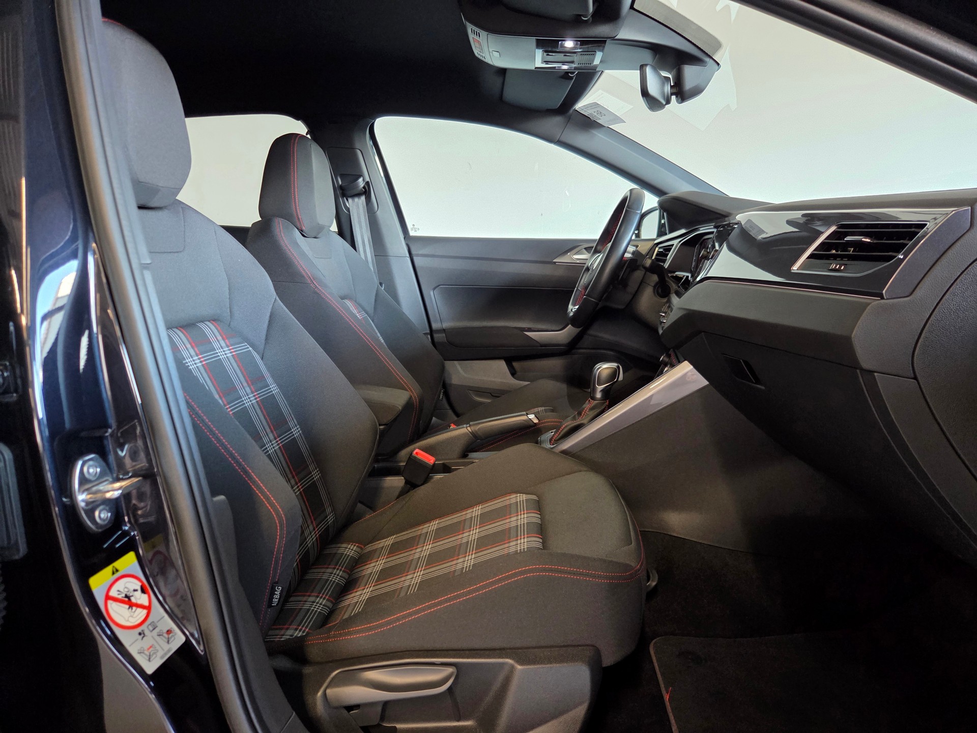 VW Polo 2.0 TSI GTI DSG-image-11