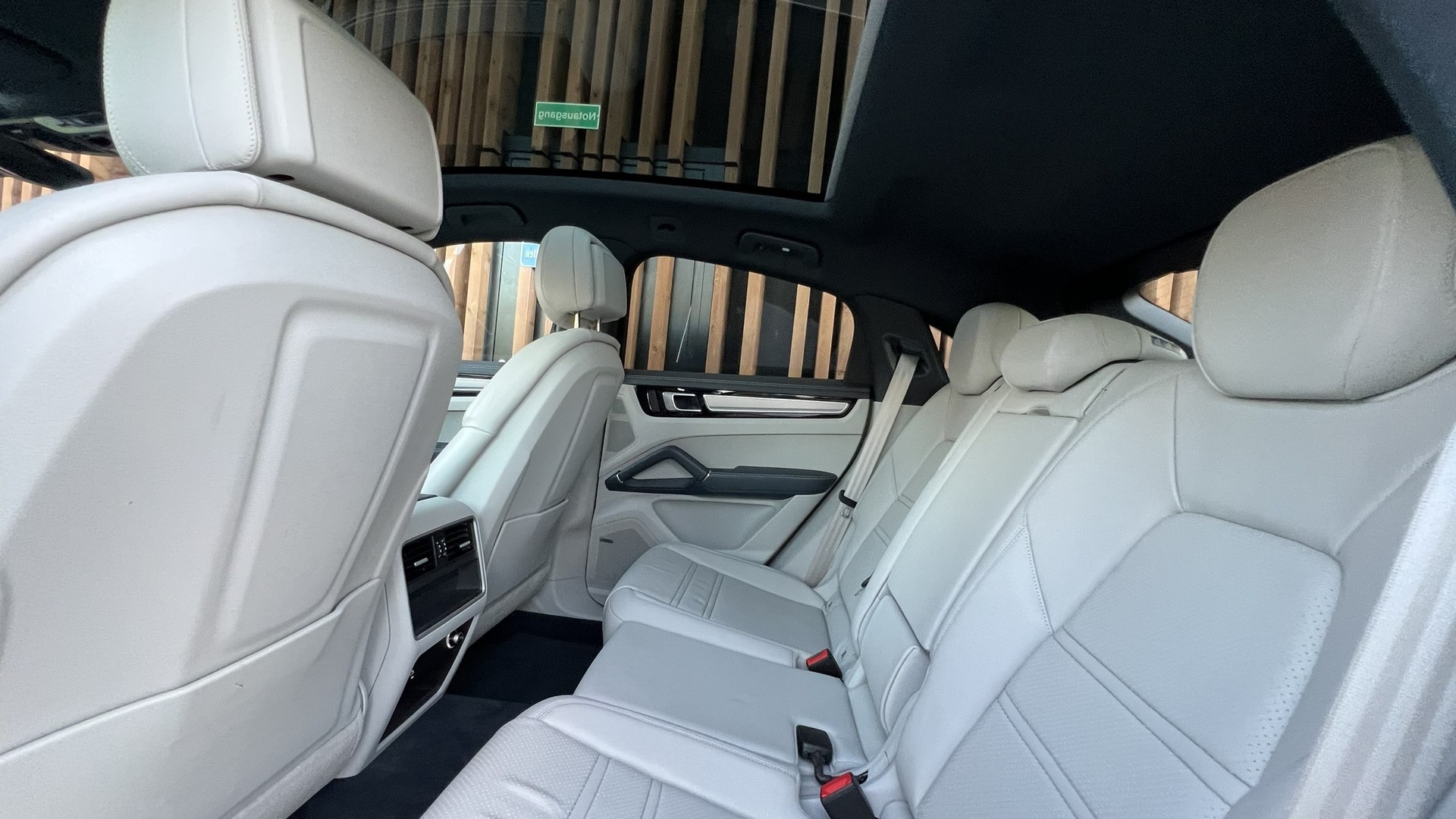 PORSCHE CAYENNE COUPÉ E-HYBRID PLATINUM EDITION l 462 PS-image-27