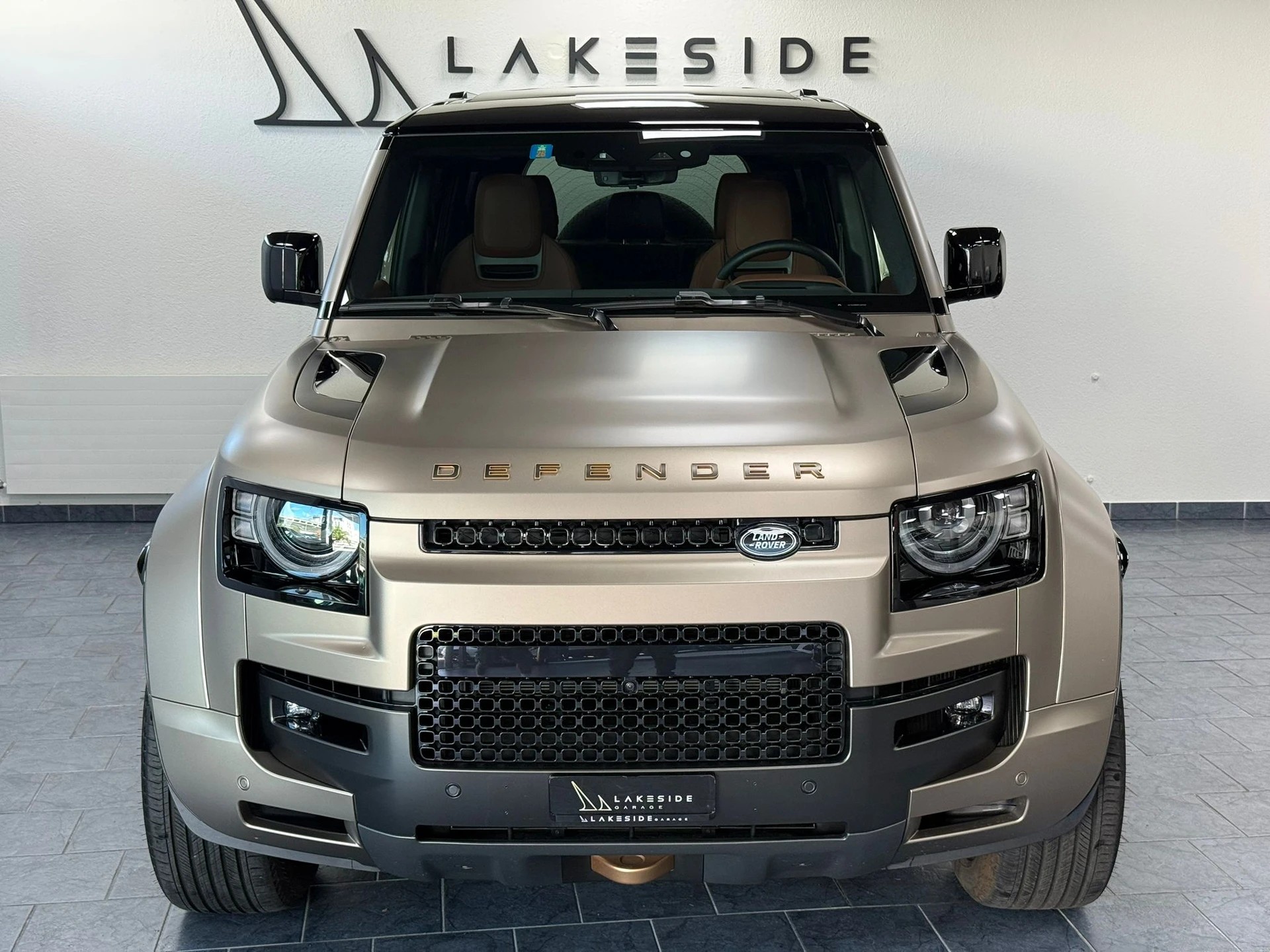 LAND ROVER Defender 110 635 V8 4.4 Octa AT8-showroom-element-1