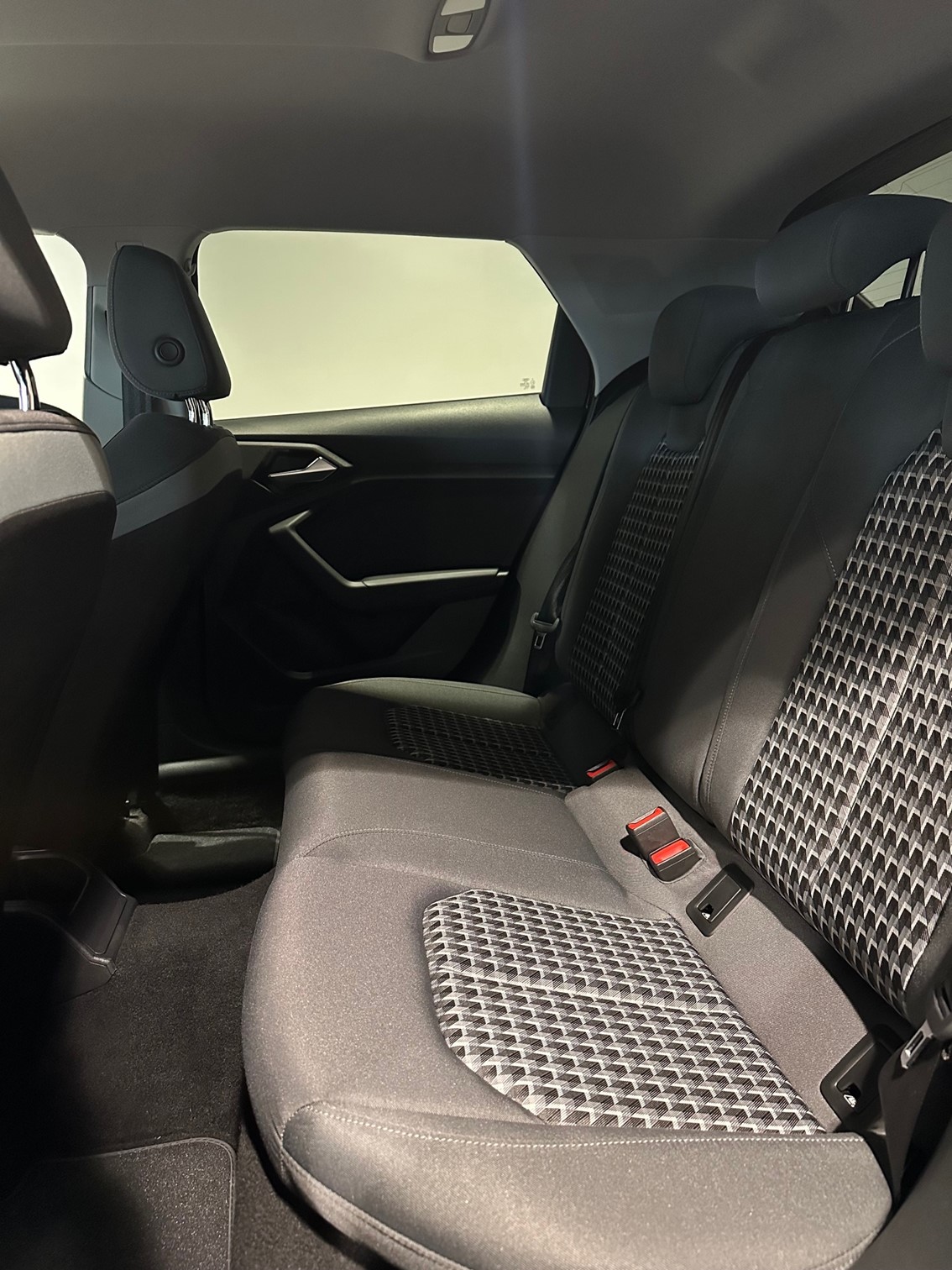 AUDI A1 Sportback 40 TFSI S Line S-tronic-image-9
