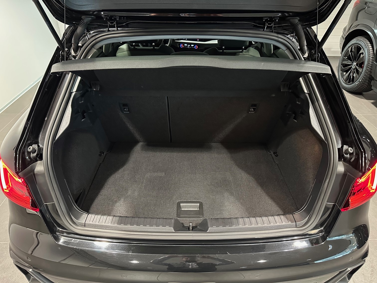 AUDI A1 Sportback 40 TFSI S Line S-tronic-image-10