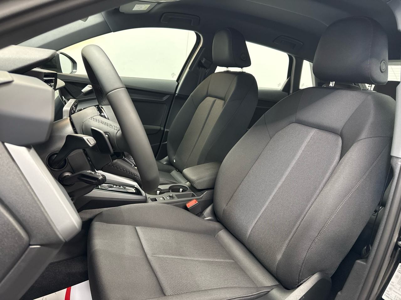 AUDI A3 Sportback 35 TFSI Attraction S-tronic-showroom-element-3