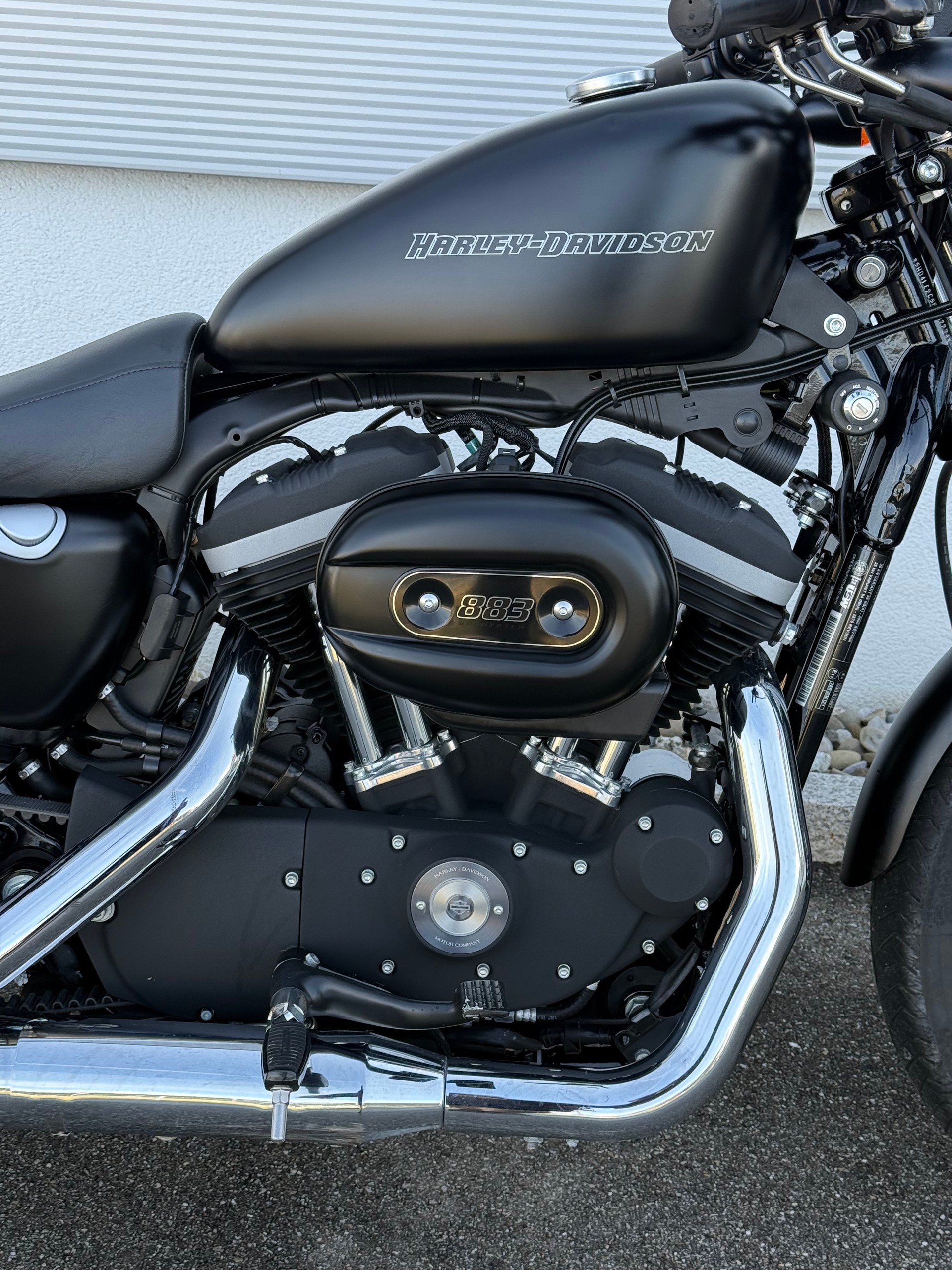HARLEY-DAVIDSON XL 883 N Sportster Iron (25kW)-image-4