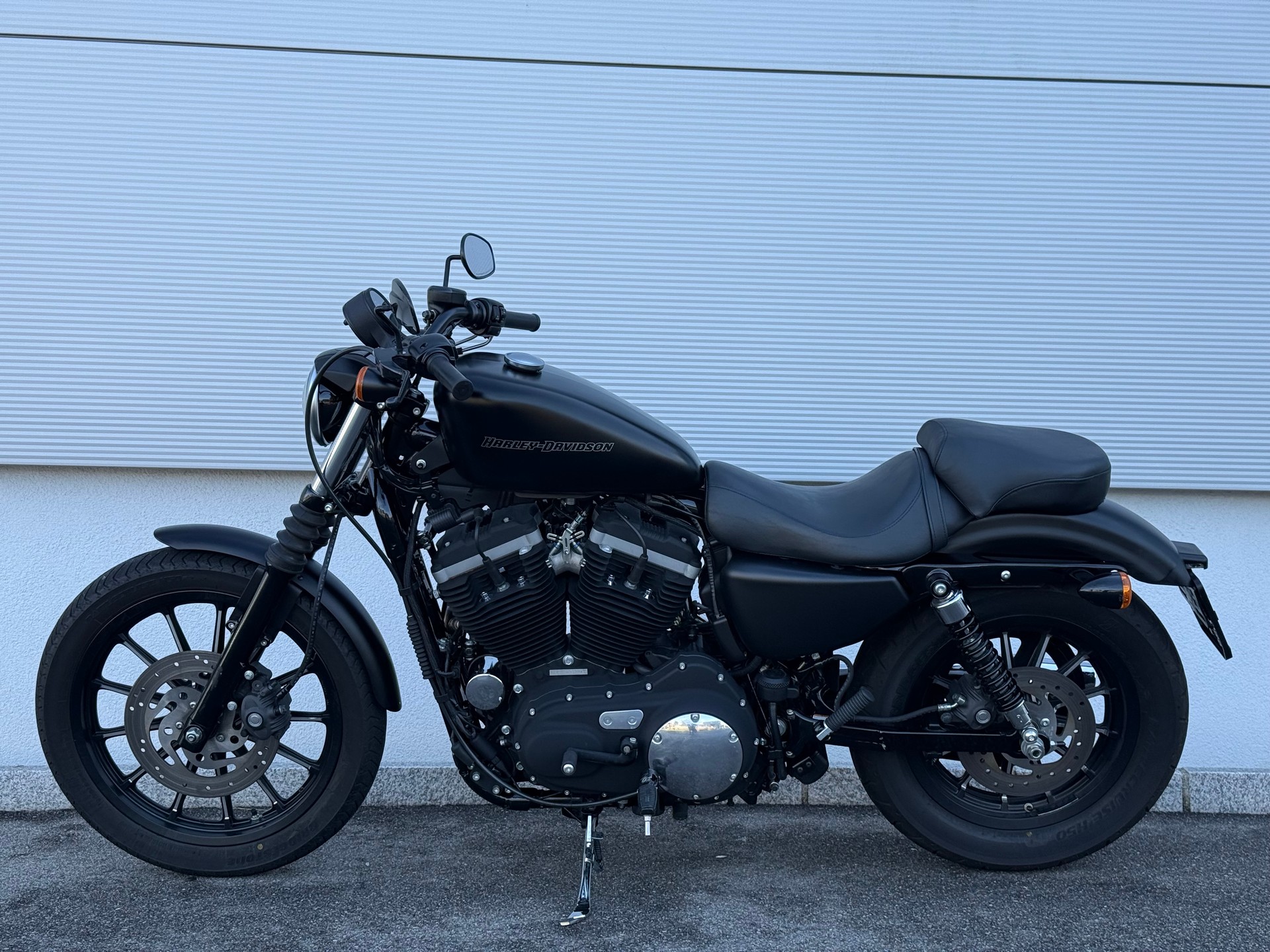 HARLEY-DAVIDSON XL 883 N Sportster Iron (25kW)-image-6