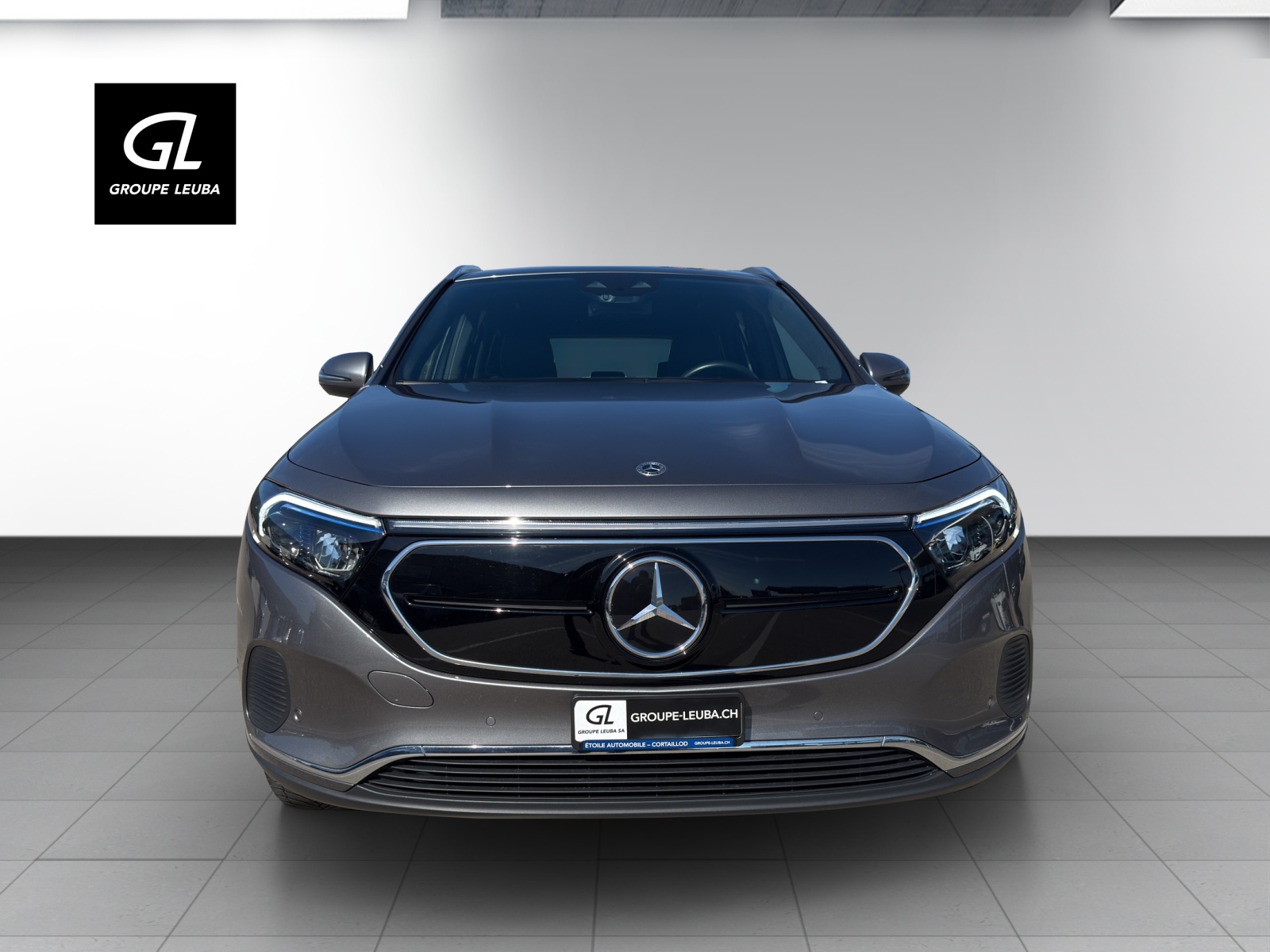 MERCEDES-BENZ EQA 300 4Matic-showroom-element-2