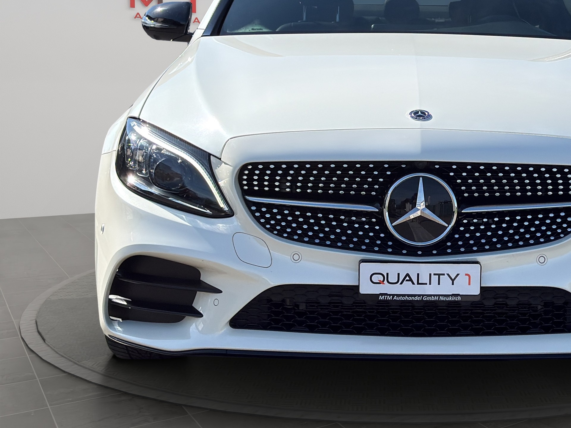 MERCEDES-BENZ C 200 Swiss Star AMG Line 4Matic 9G-Tronic-showroom-element-3