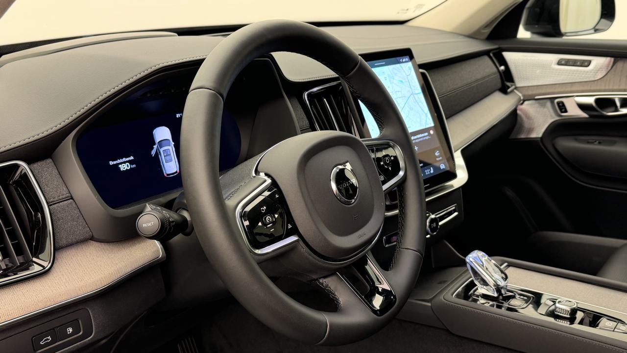VOLVO XC90 T8 AWD PluginHybrid Ultra Dark Geartronic-image-7