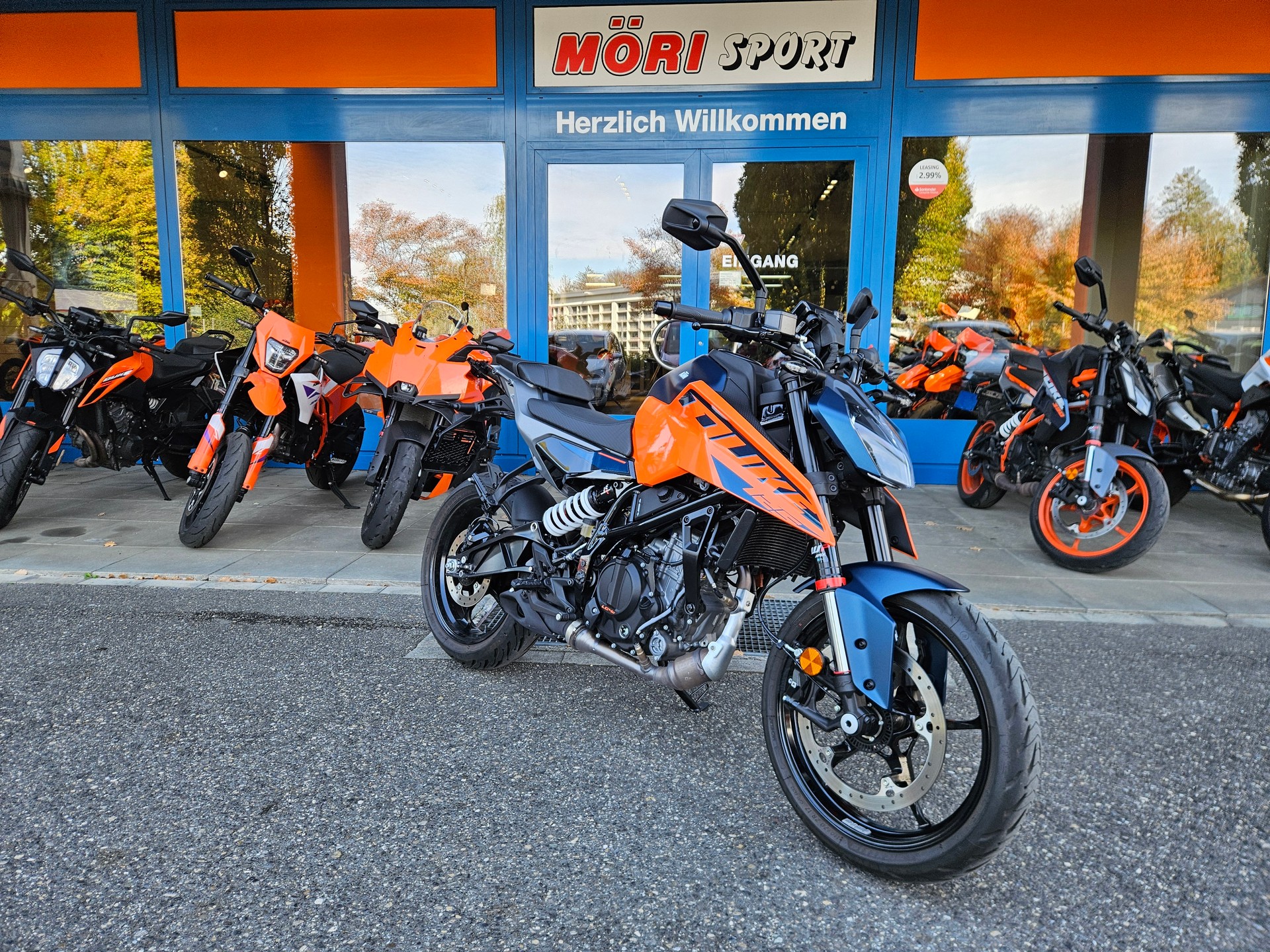 KTM 125 Duke-showroom-element-1