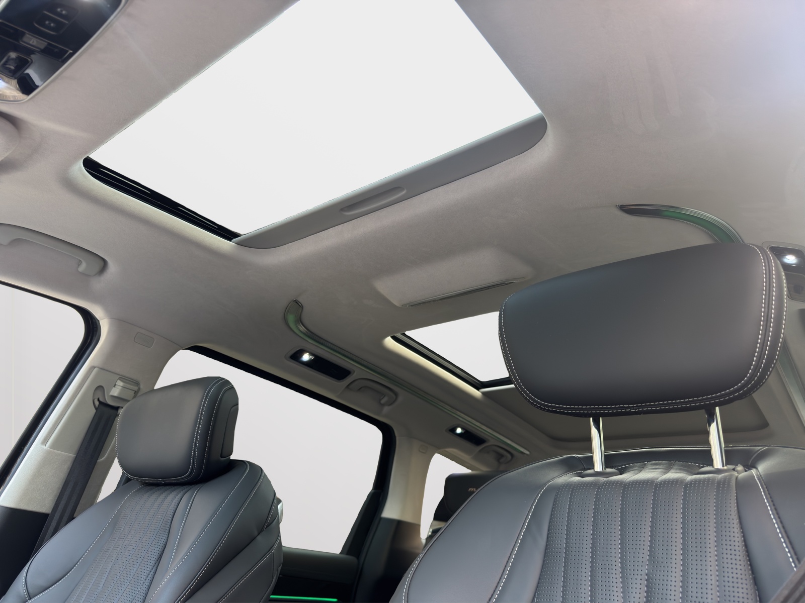 MAXUS Mifa 9 Premium 90kWh-image-12