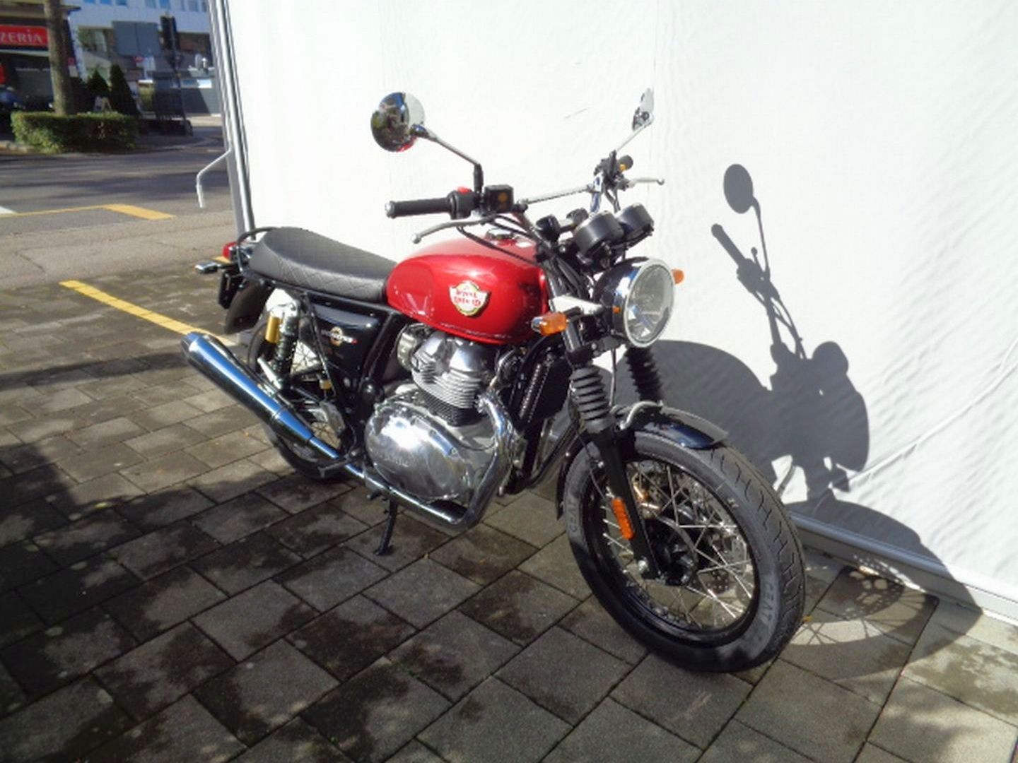 ROYAL ENFIELD INTERCEPTOR 650 TWIN-image-1