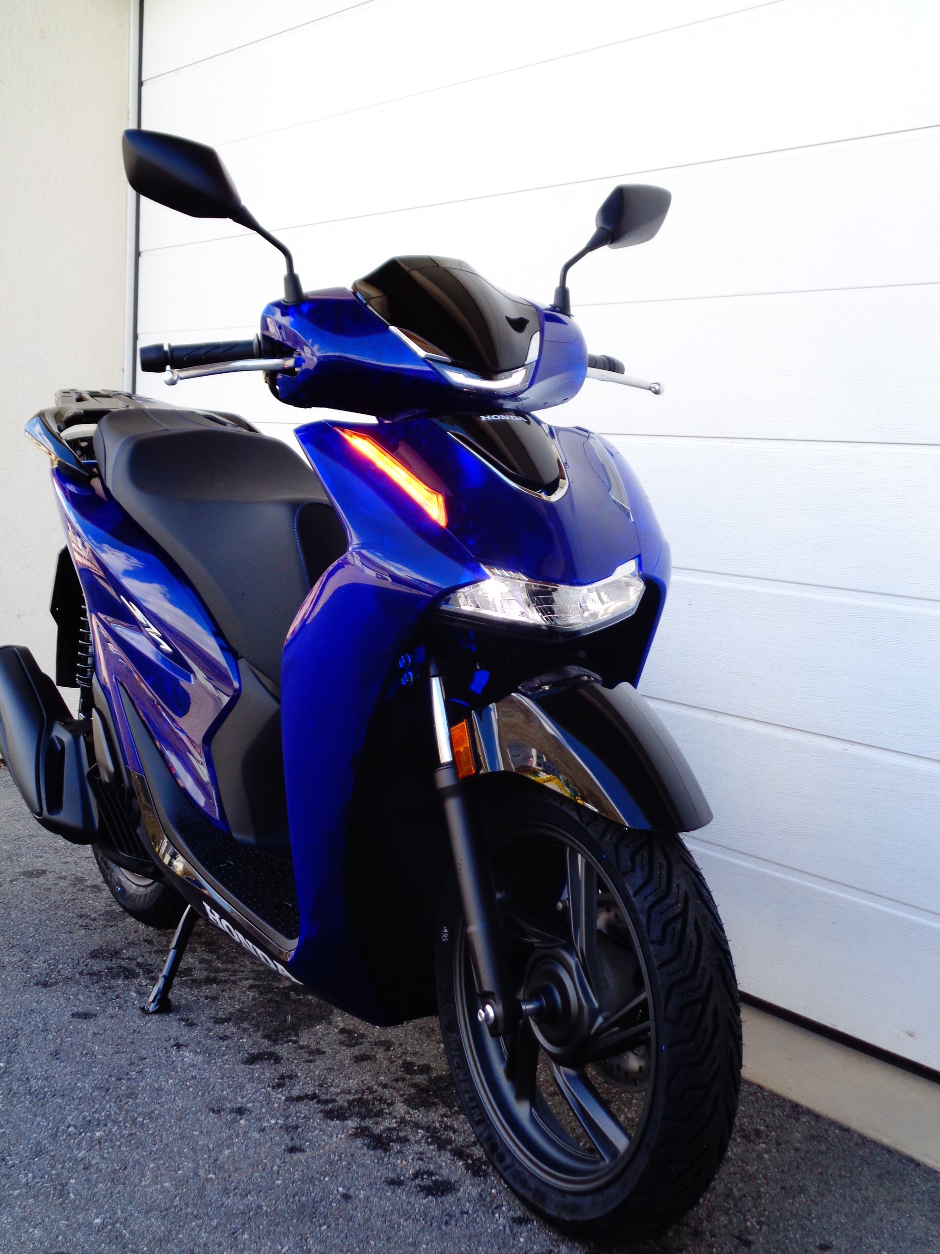 HONDA SH 125 Sporty / Vetro Blue Edition-image-4