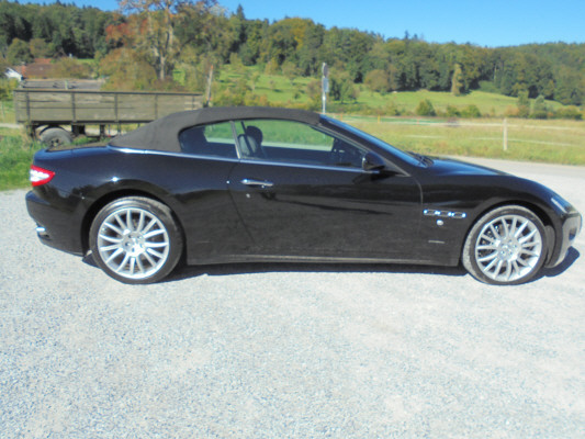 MASERATI GranCabrio-image-13