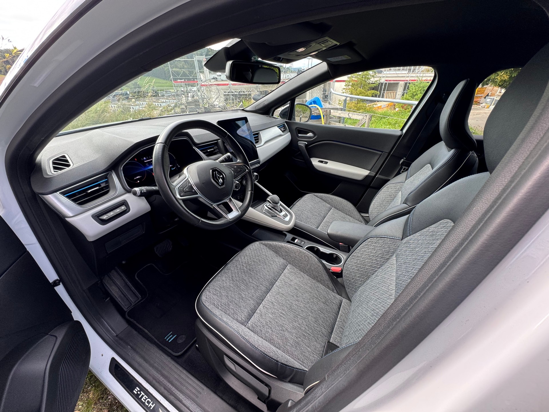 RENAULT E-Tech-image-2