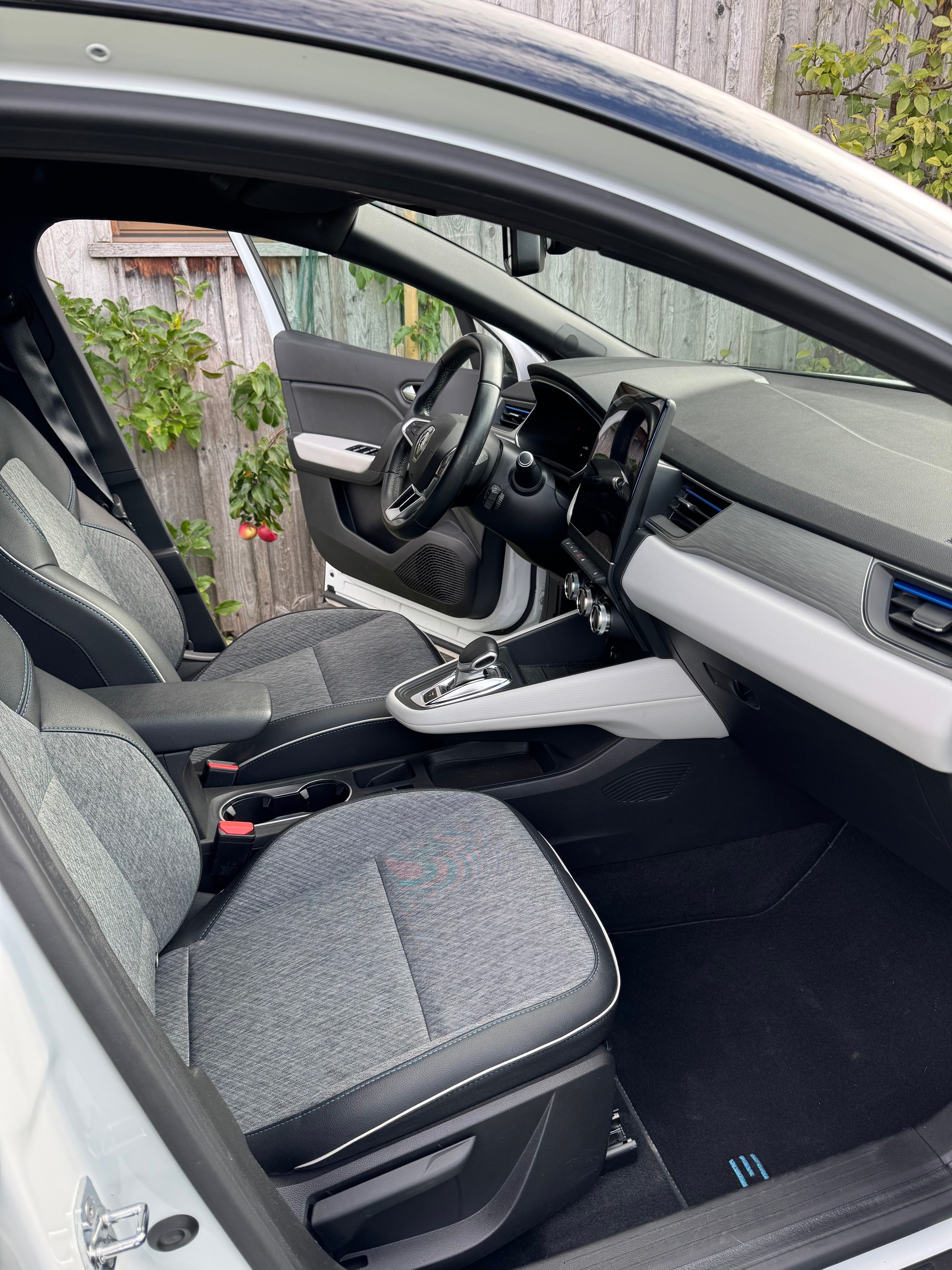 RENAULT E-Tech-image-3