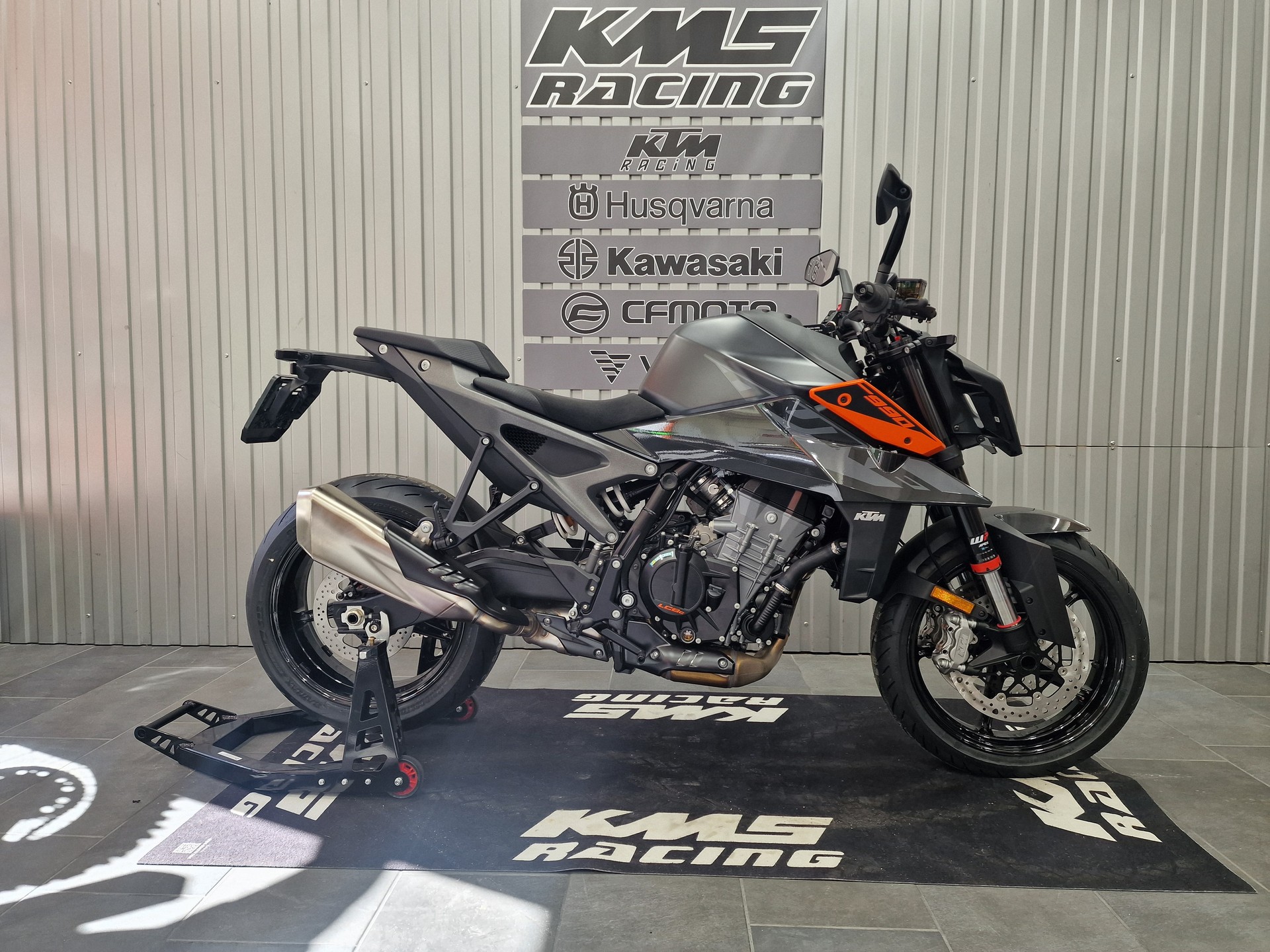 KTM 990 Duke-image-0