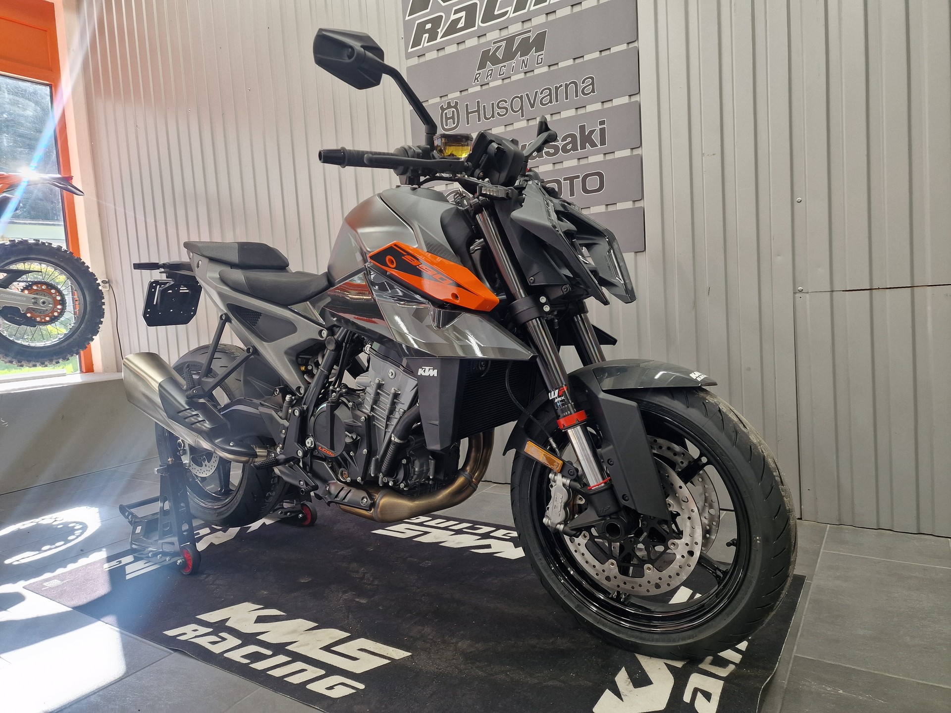 KTM 990 Duke-image-1
