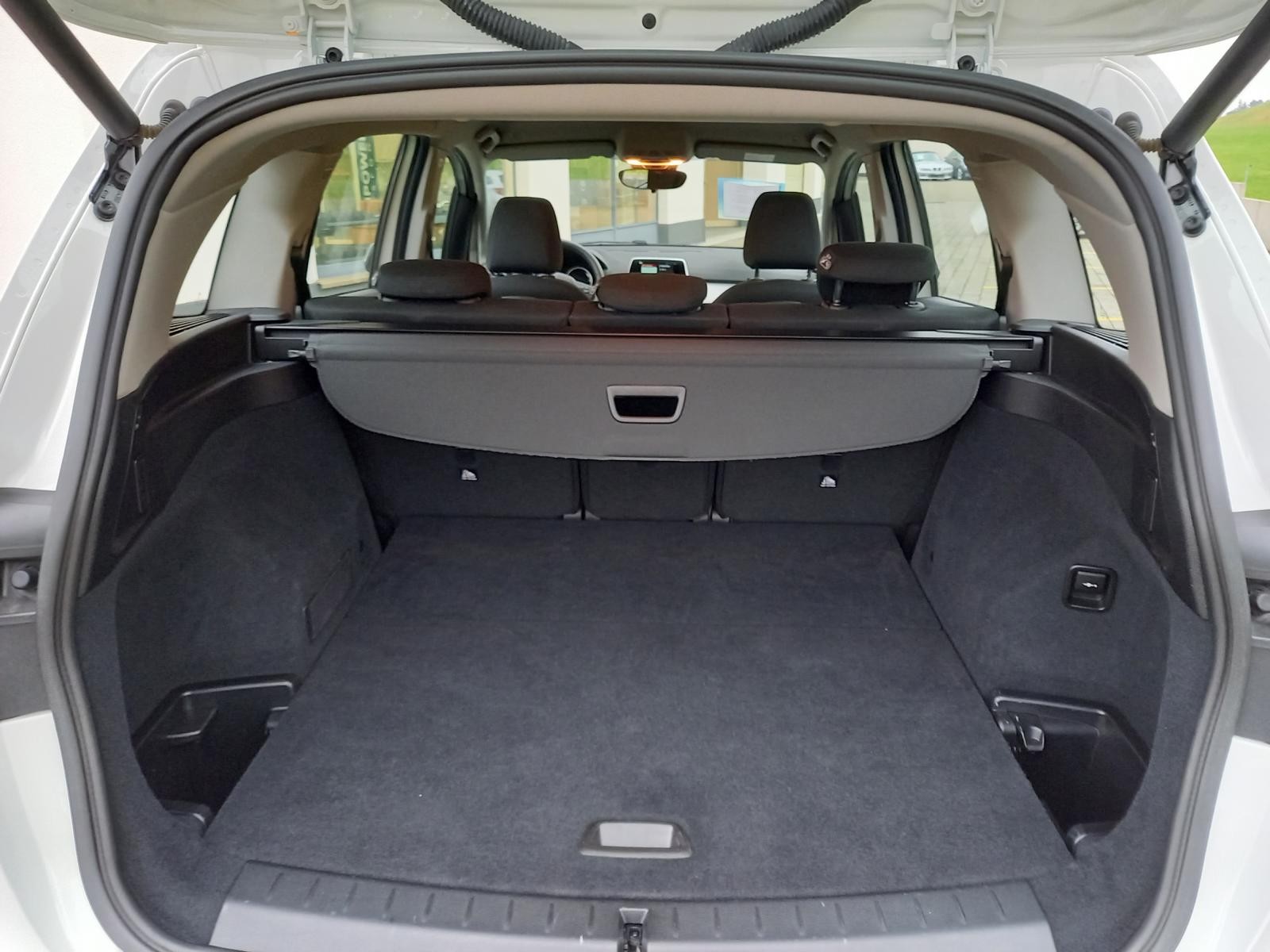 BMW 216d Gran Tourer DKG-image-13