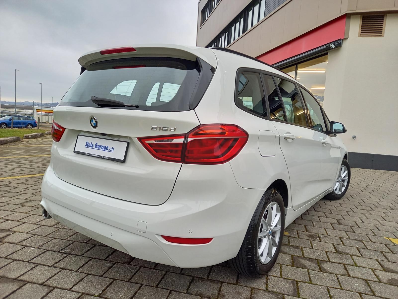 BMW 216d Gran Tourer DKG-showroom-element-1