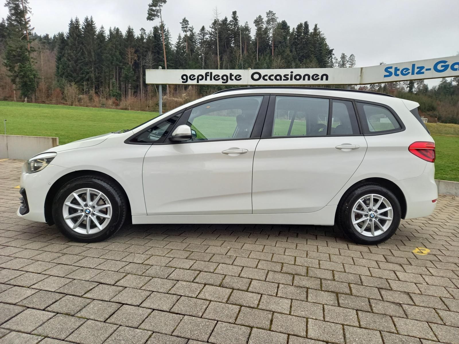 BMW 216d Gran Tourer DKG-showroom-element-2