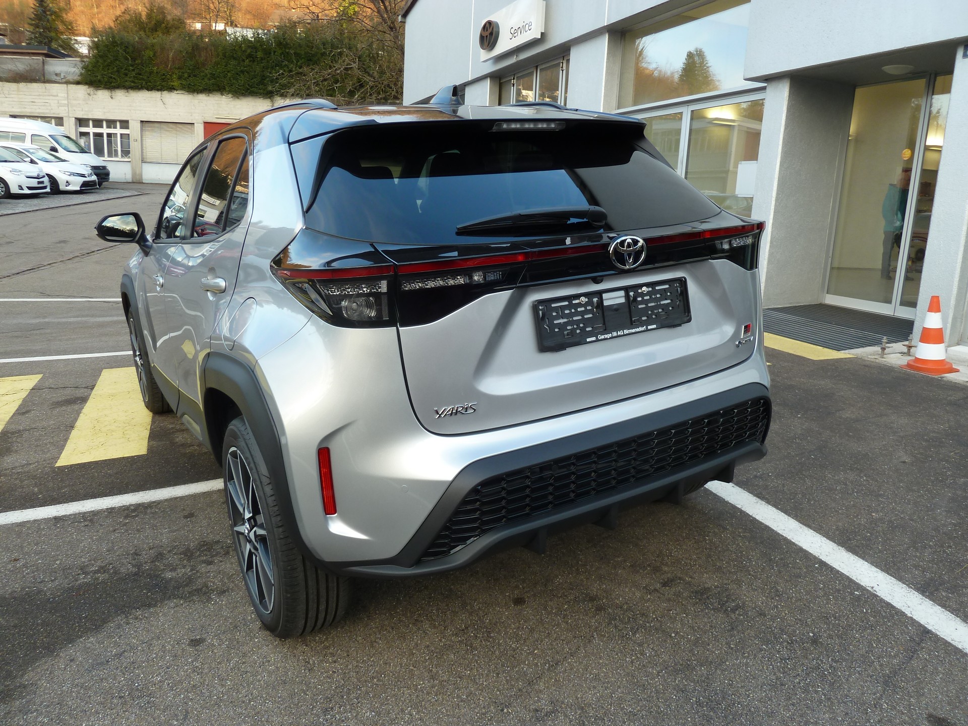 TOYOTA Yaris Cross 1.5 GR Sport e-CVT-image-4