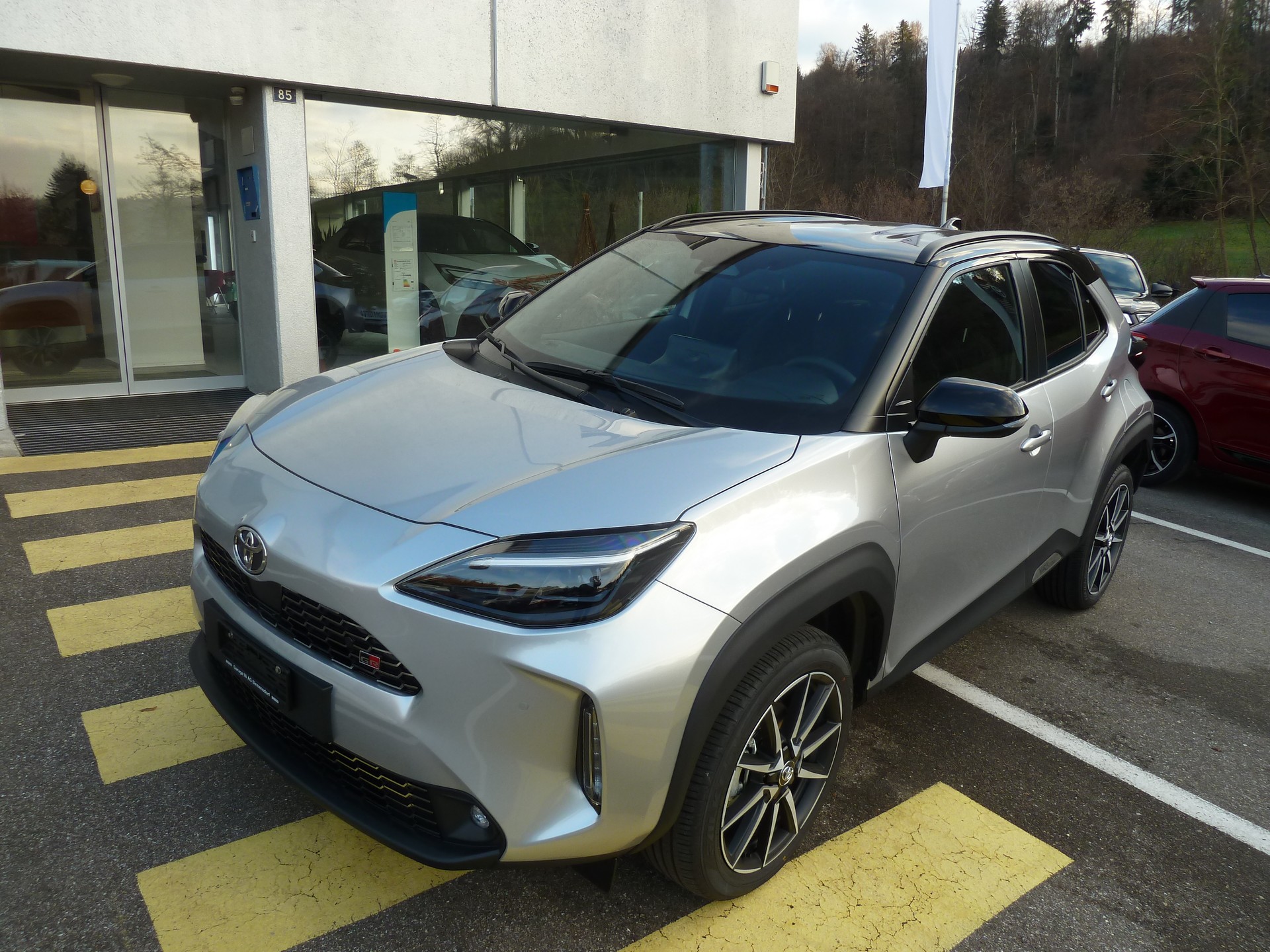 TOYOTA Yaris Cross 1.5 GR Sport e-CVT-image-10
