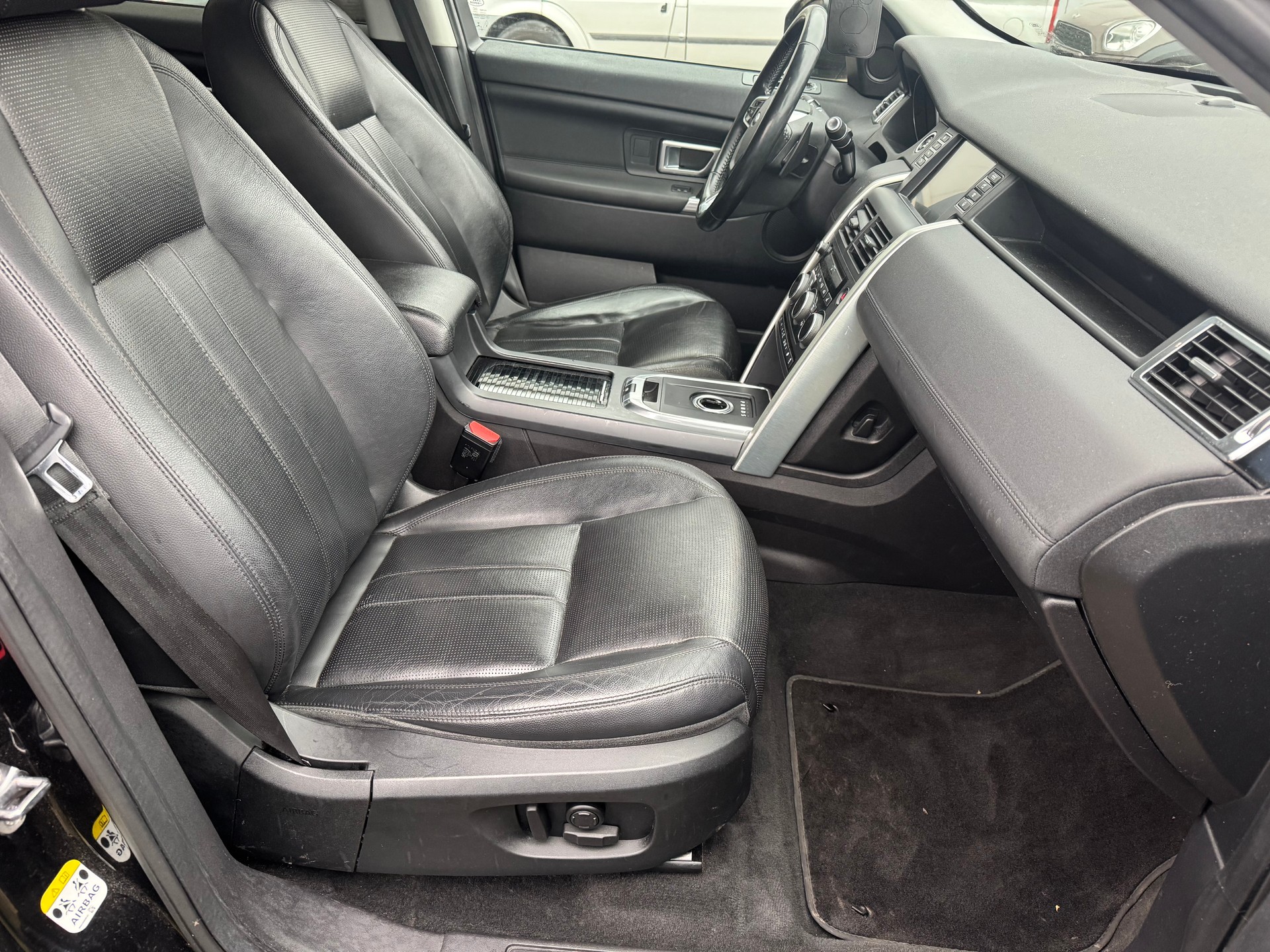 LAND ROVER Discovery Sport 2.0 TD4 HSE AT9-image-7