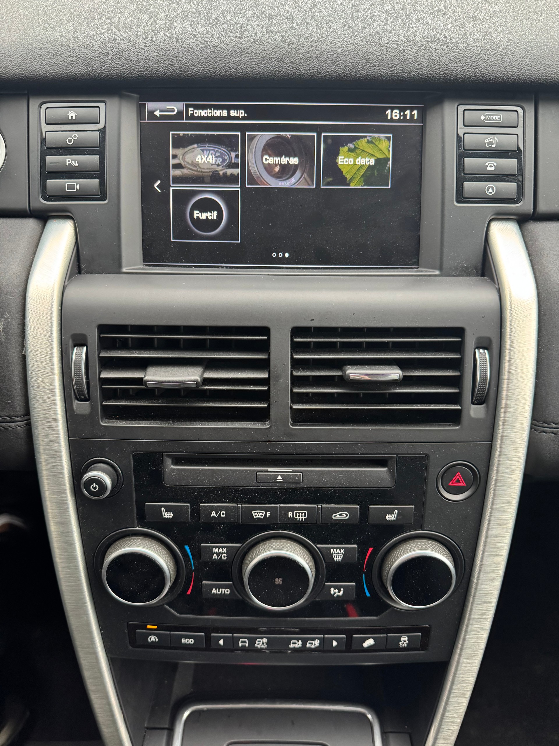 LAND ROVER Discovery Sport 2.0 TD4 HSE AT9-image-9